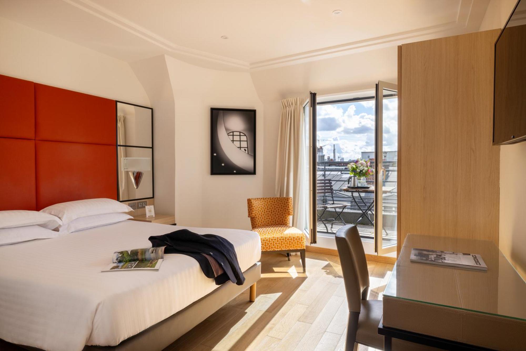 Premium Room Eiffel Tower View