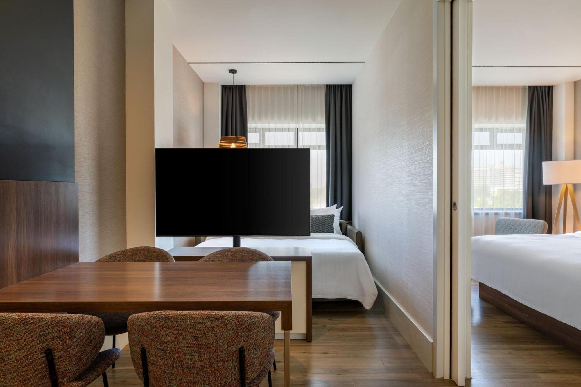 One Bedroom Suite 1 Kingsize Bed Sofabed