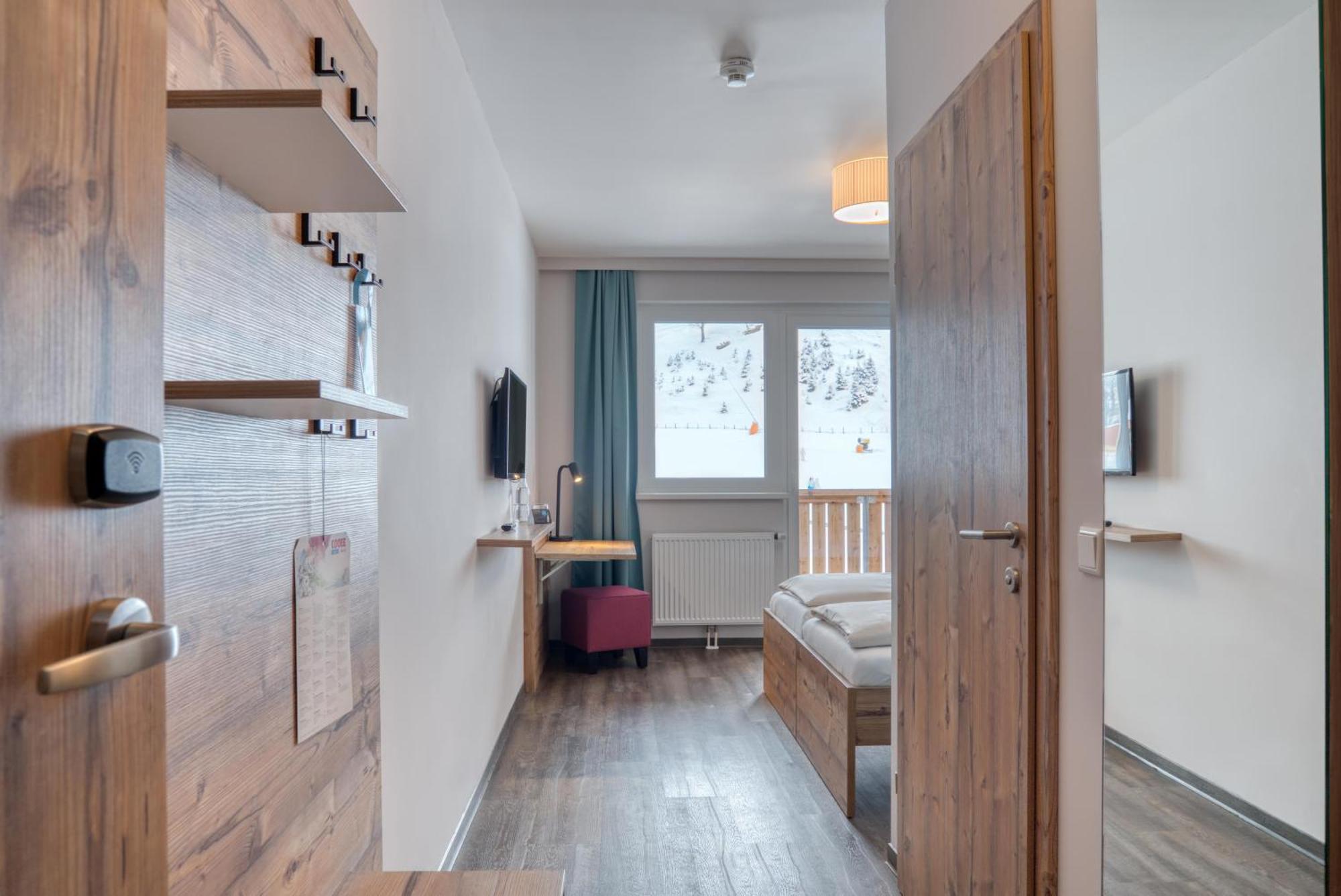 Double or Twin Room Mountain View Balcony