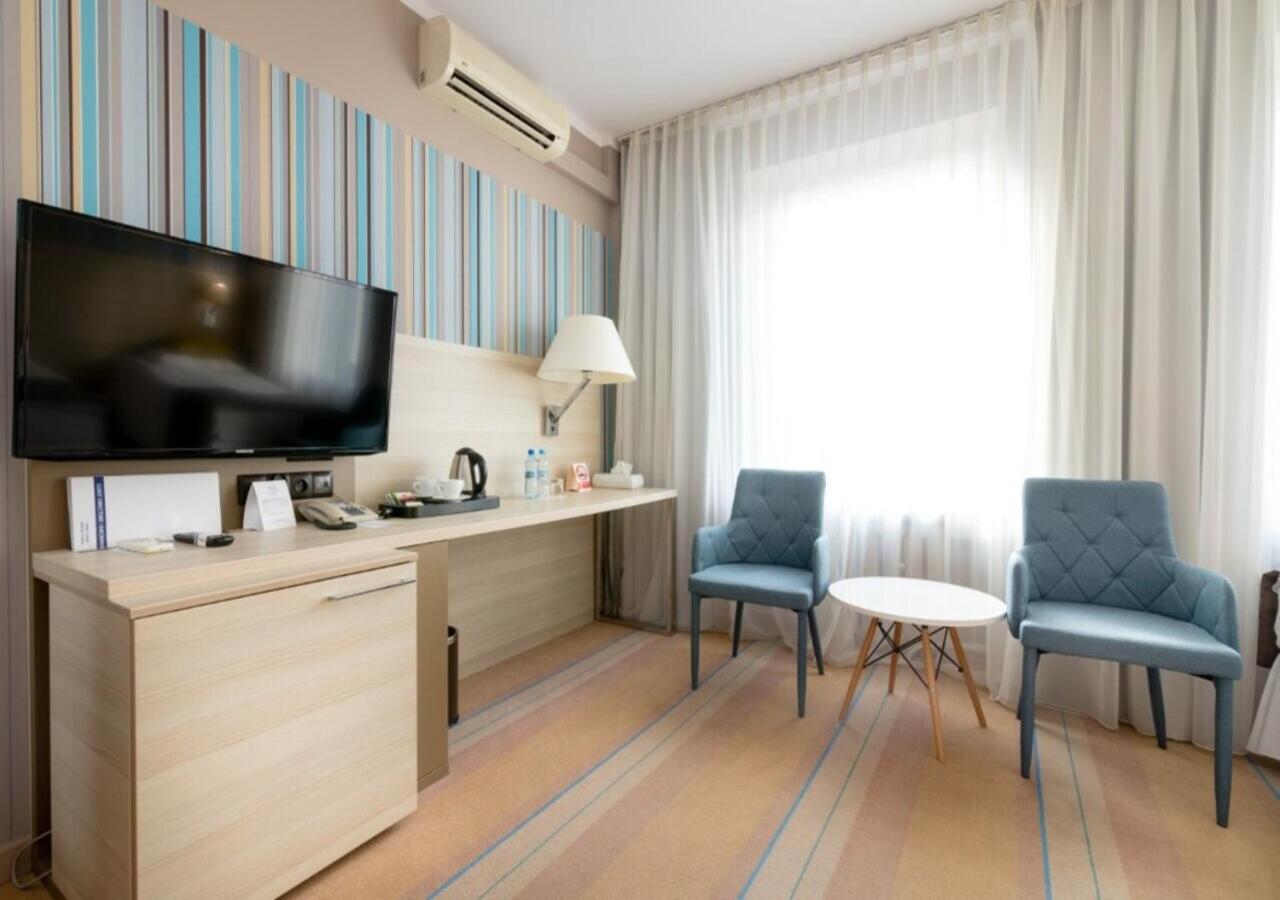 Standard queen room with access to the wellness and fitness area,1645651901:JPEG