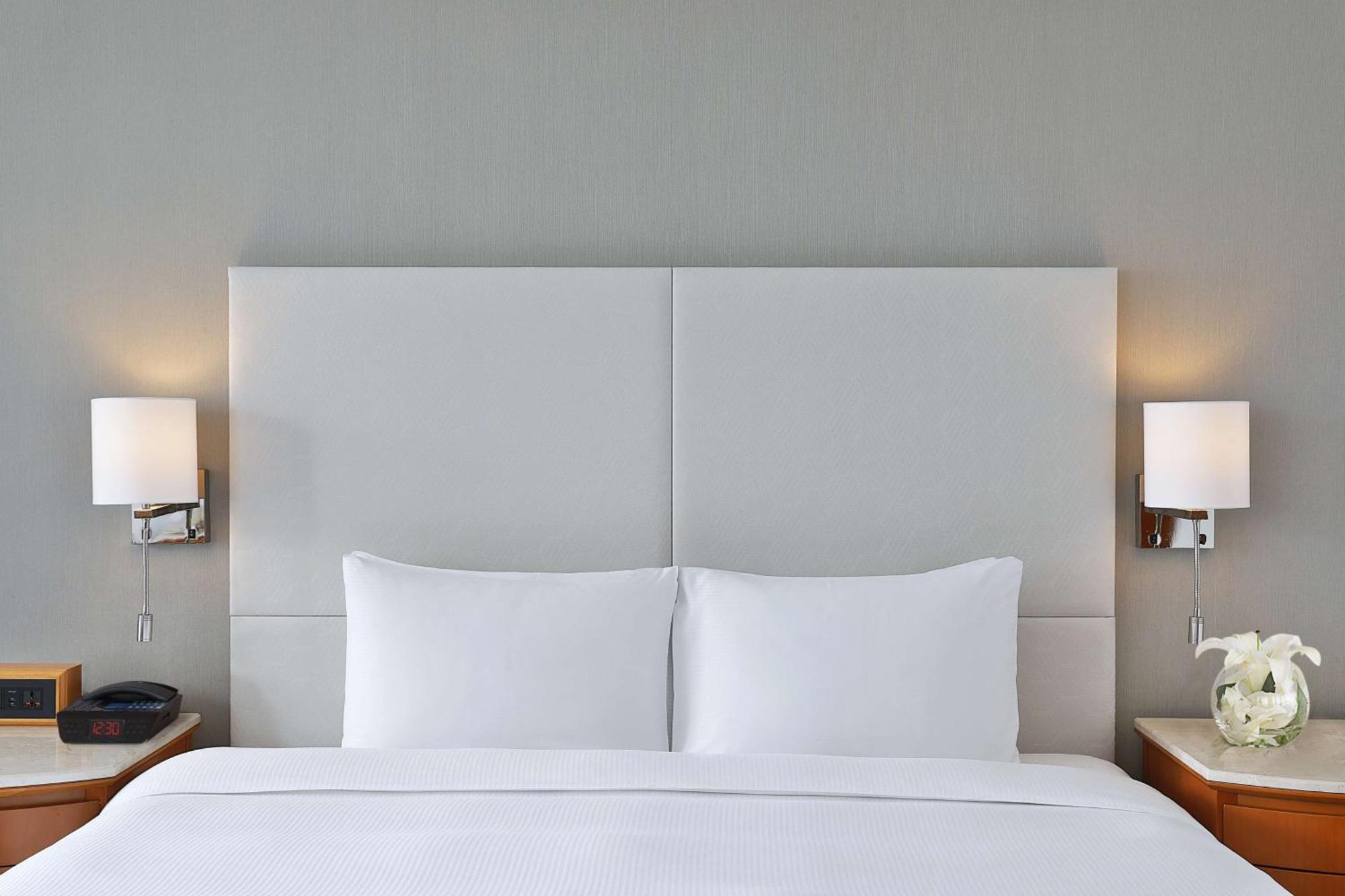 Deluxe King Room Ain Dubai Sea View