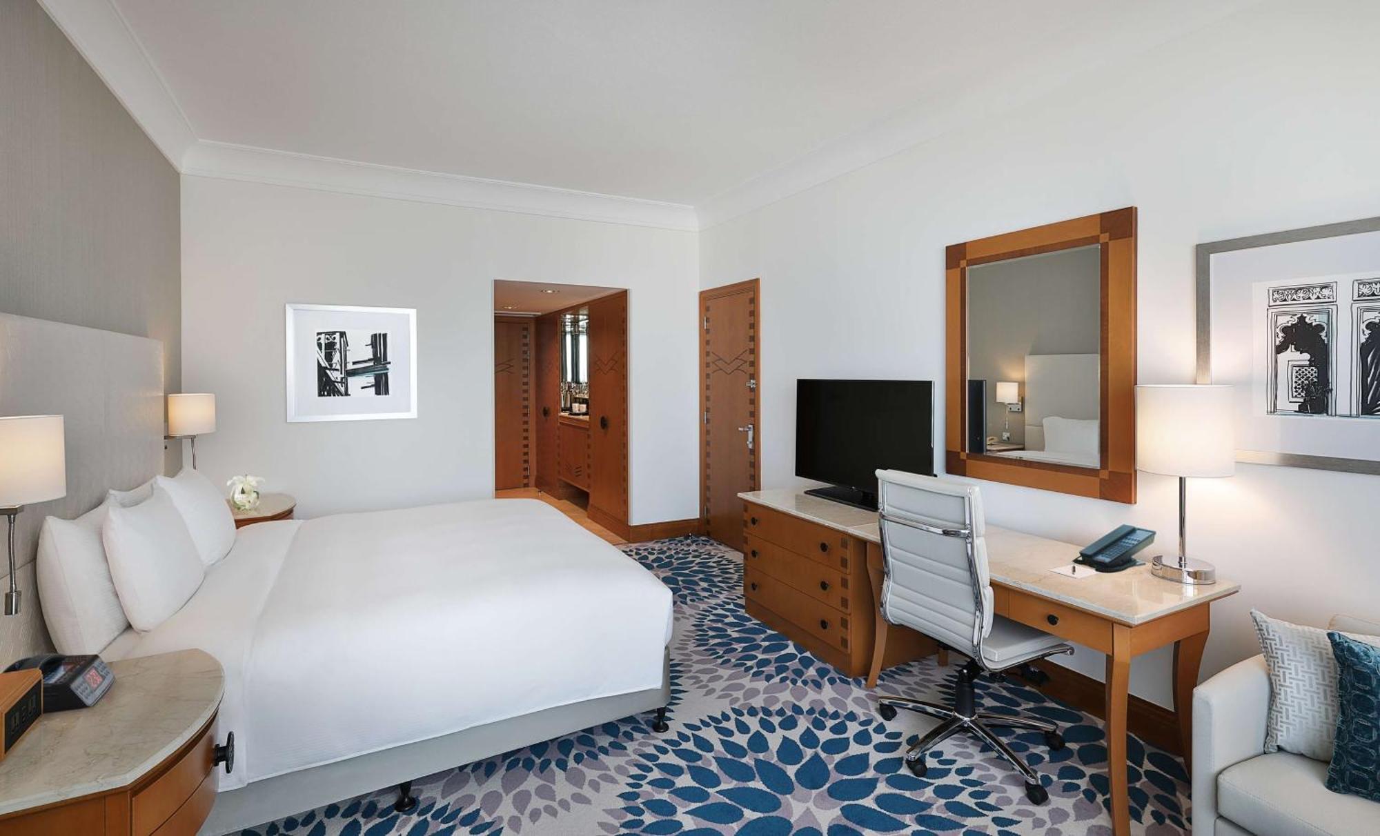 Deluxe King Room Sea View Balcony