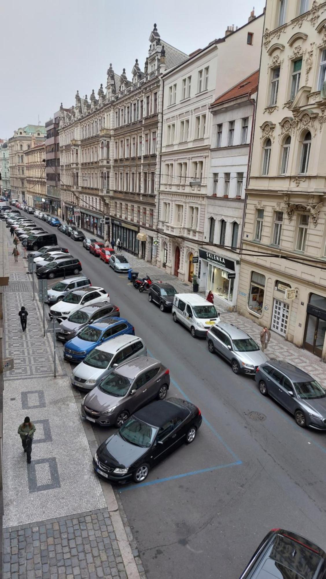 Apartament z 1 sypialnią i widokiem na miasto