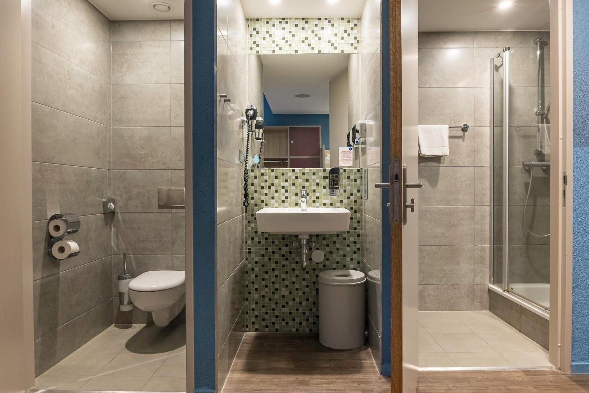 5-Bed Room