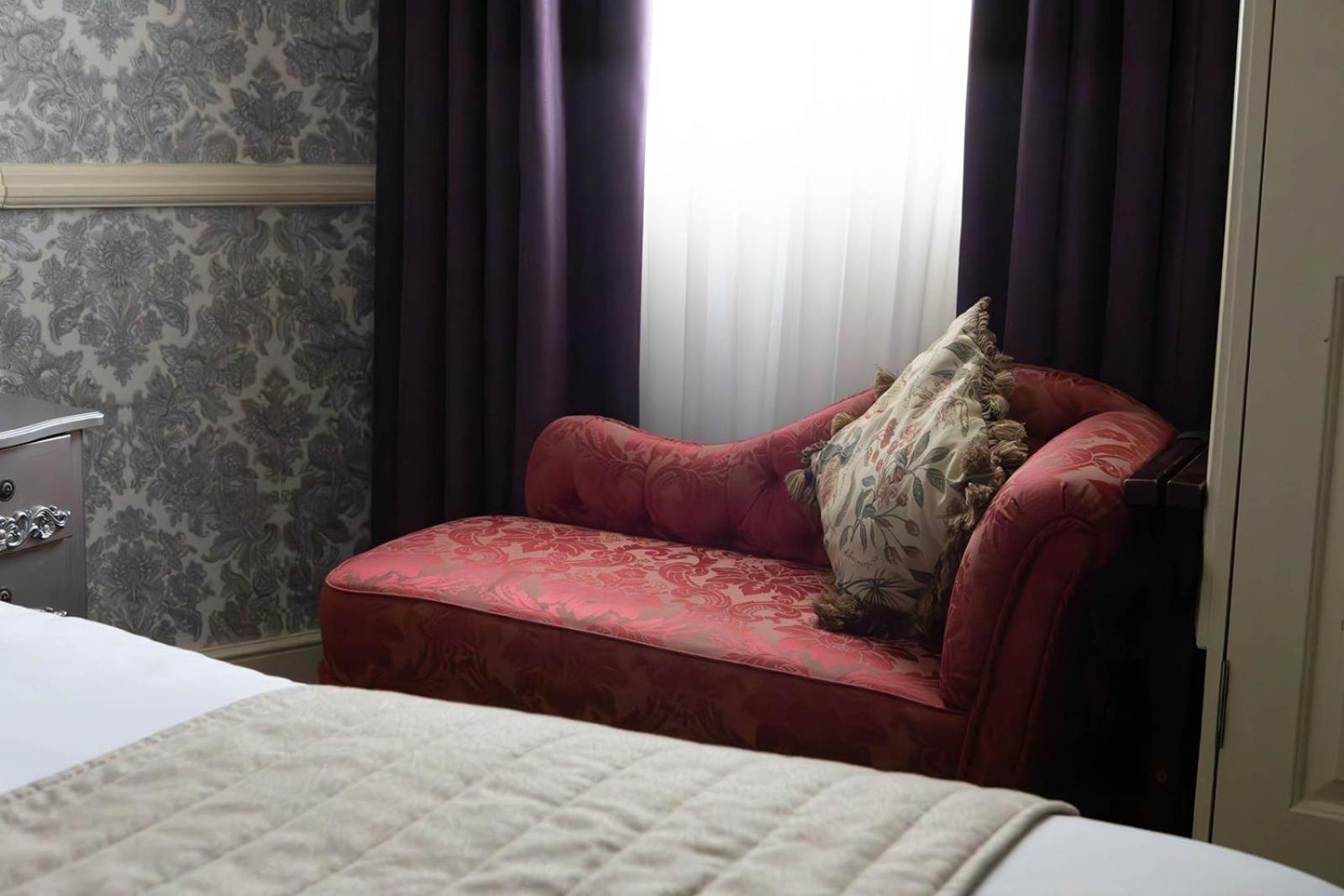 Deluxe One Bedroom Suite Kitchenette