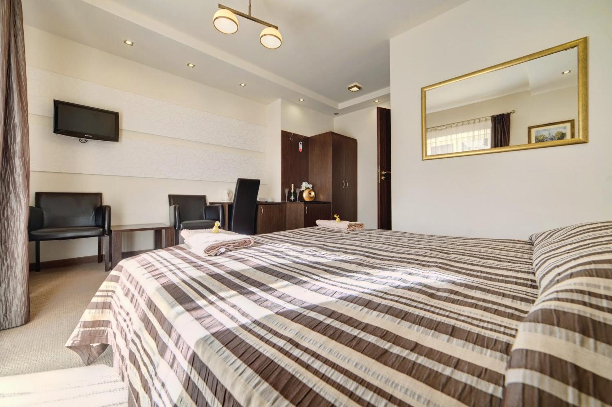 Double Room,1627219127:JPEG