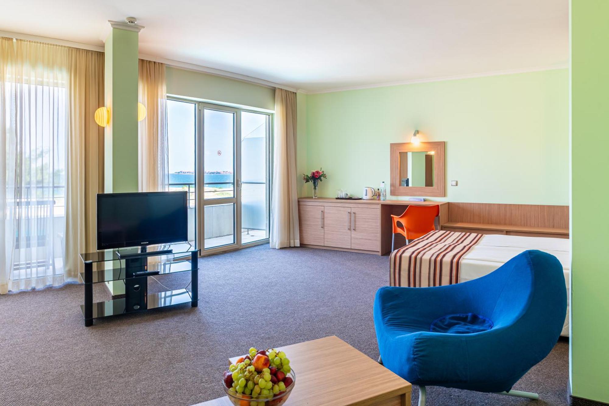 Studio with Pool View,1629893097:JPEG