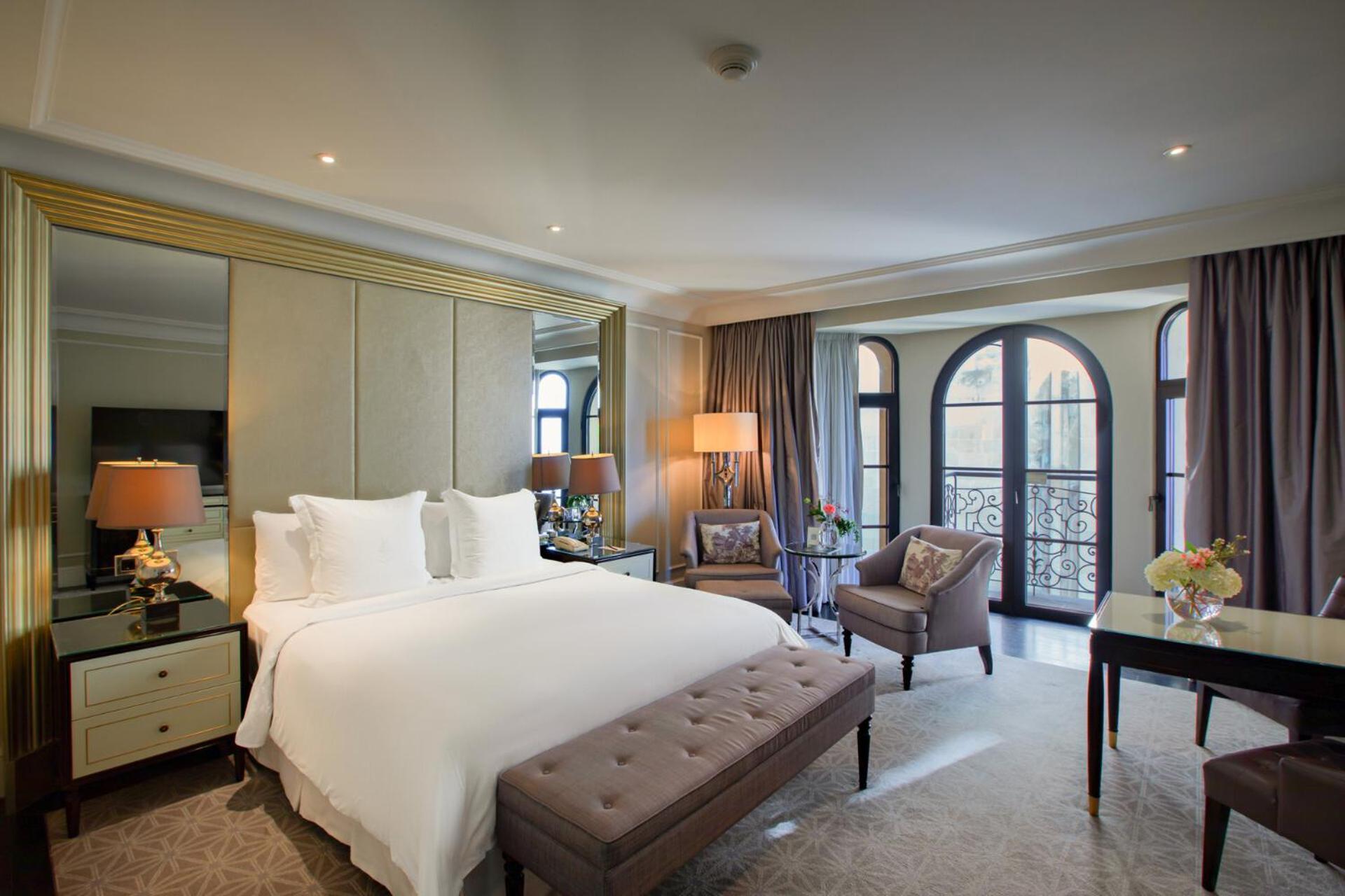 Deluxe King Room Old City View