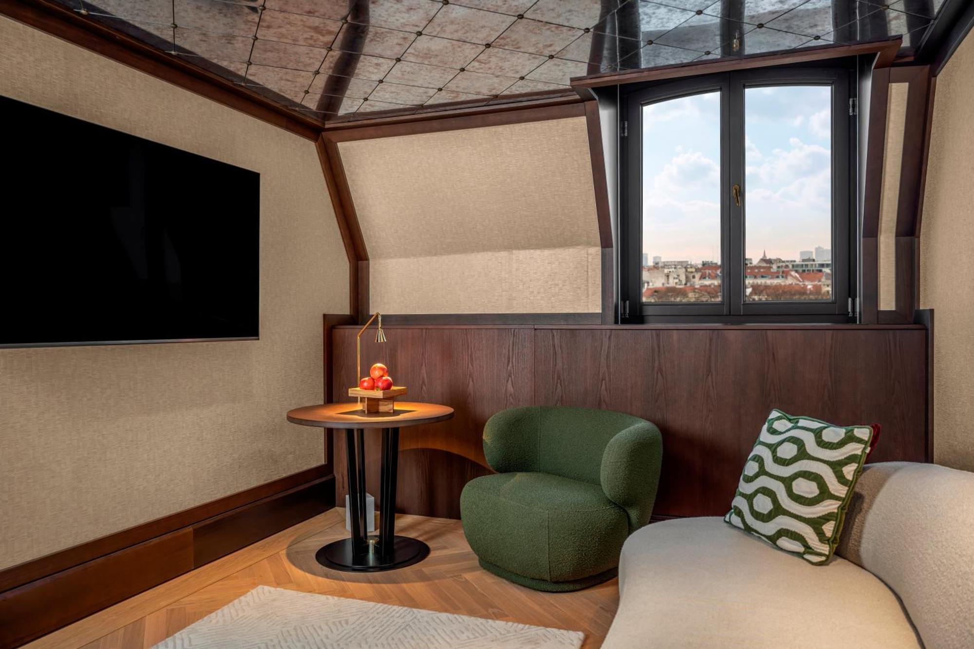 Almanac Suite Parkview