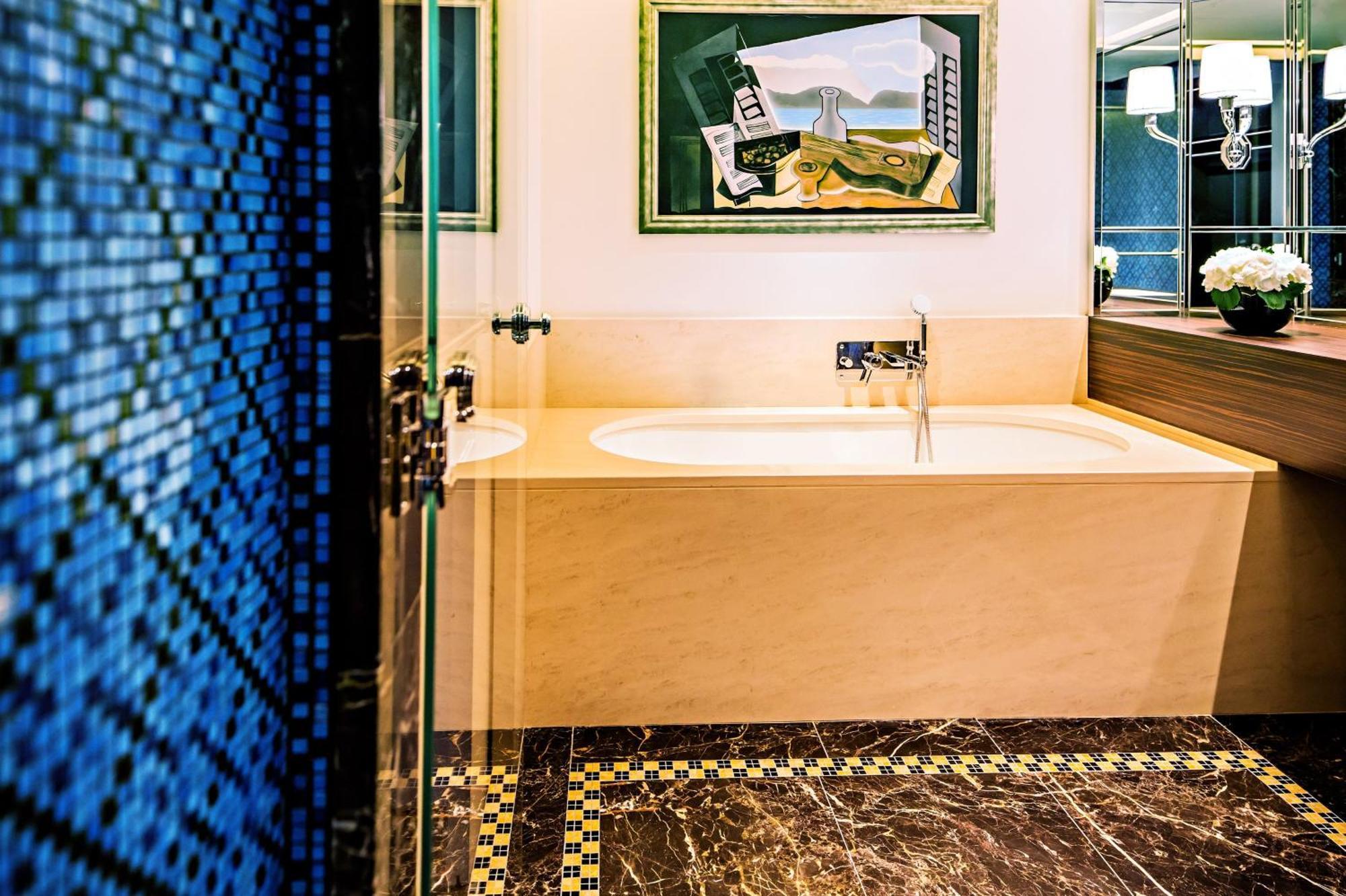 Macassar View 1 Bedroom Suite City view