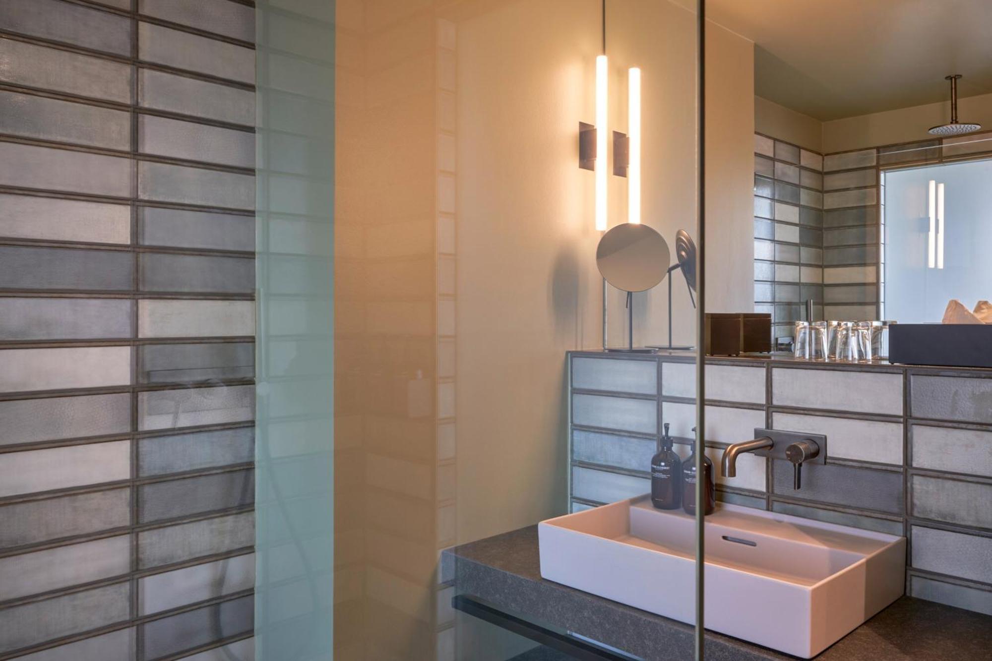 Junior Suite, 1 King, City view,1634468383:JPEG