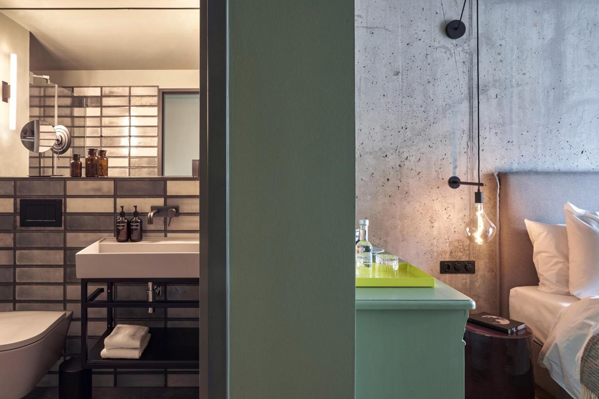 Superior, Guest room, 1 Queen, City view,1634468386:JPEG