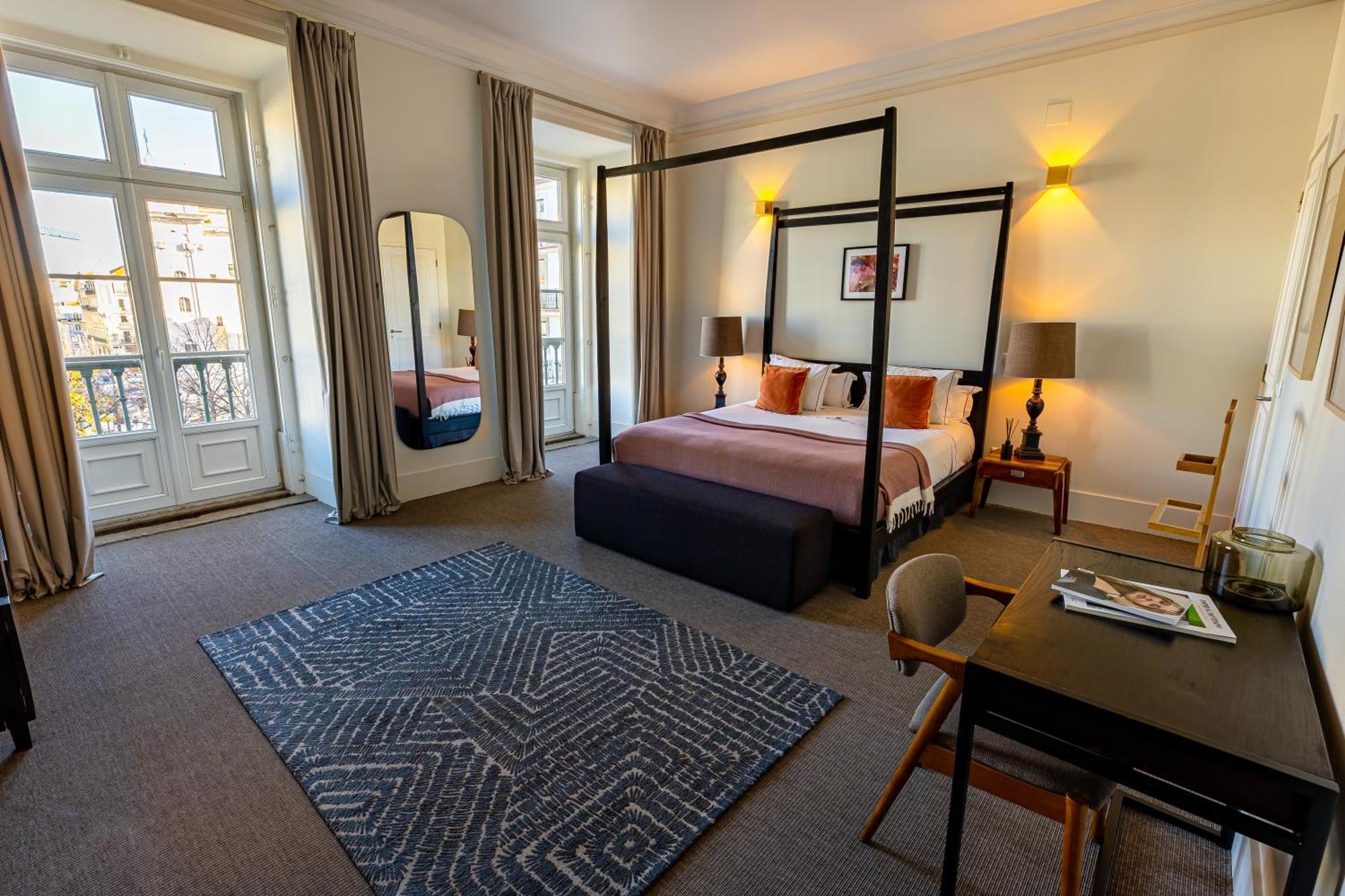 Deluxe Suite Square View