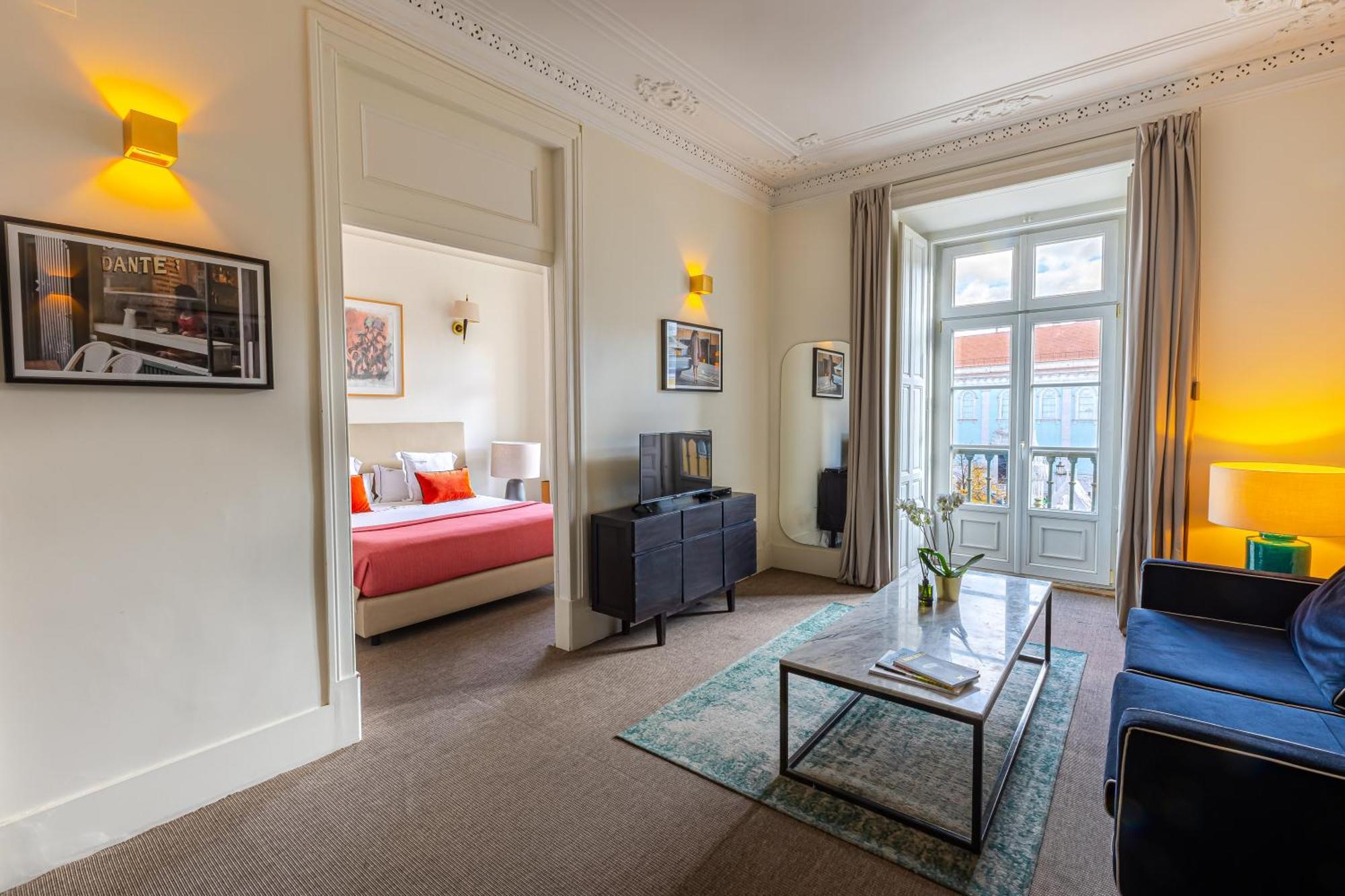Deluxe Suite Square View