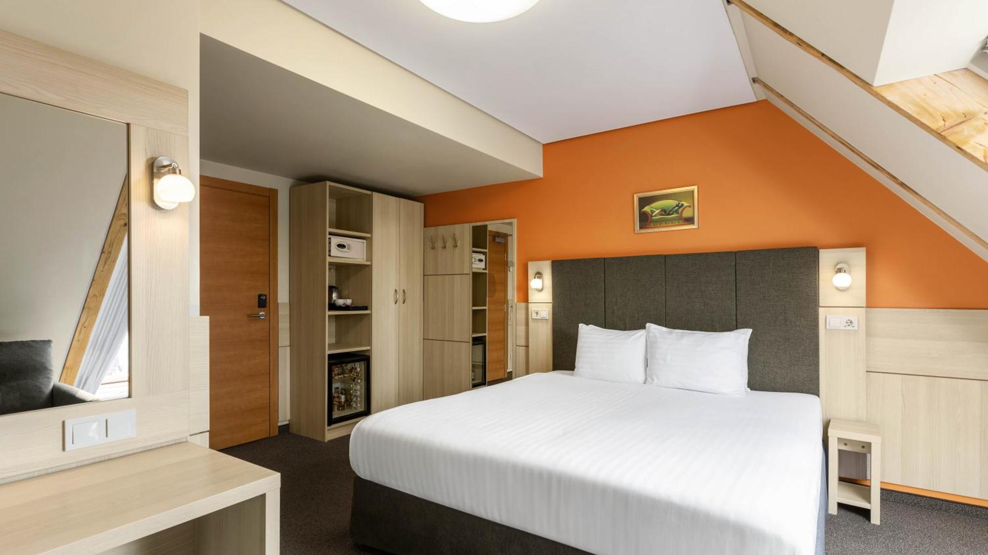 Mansard Double or Twin Room City View Daily Spa Access