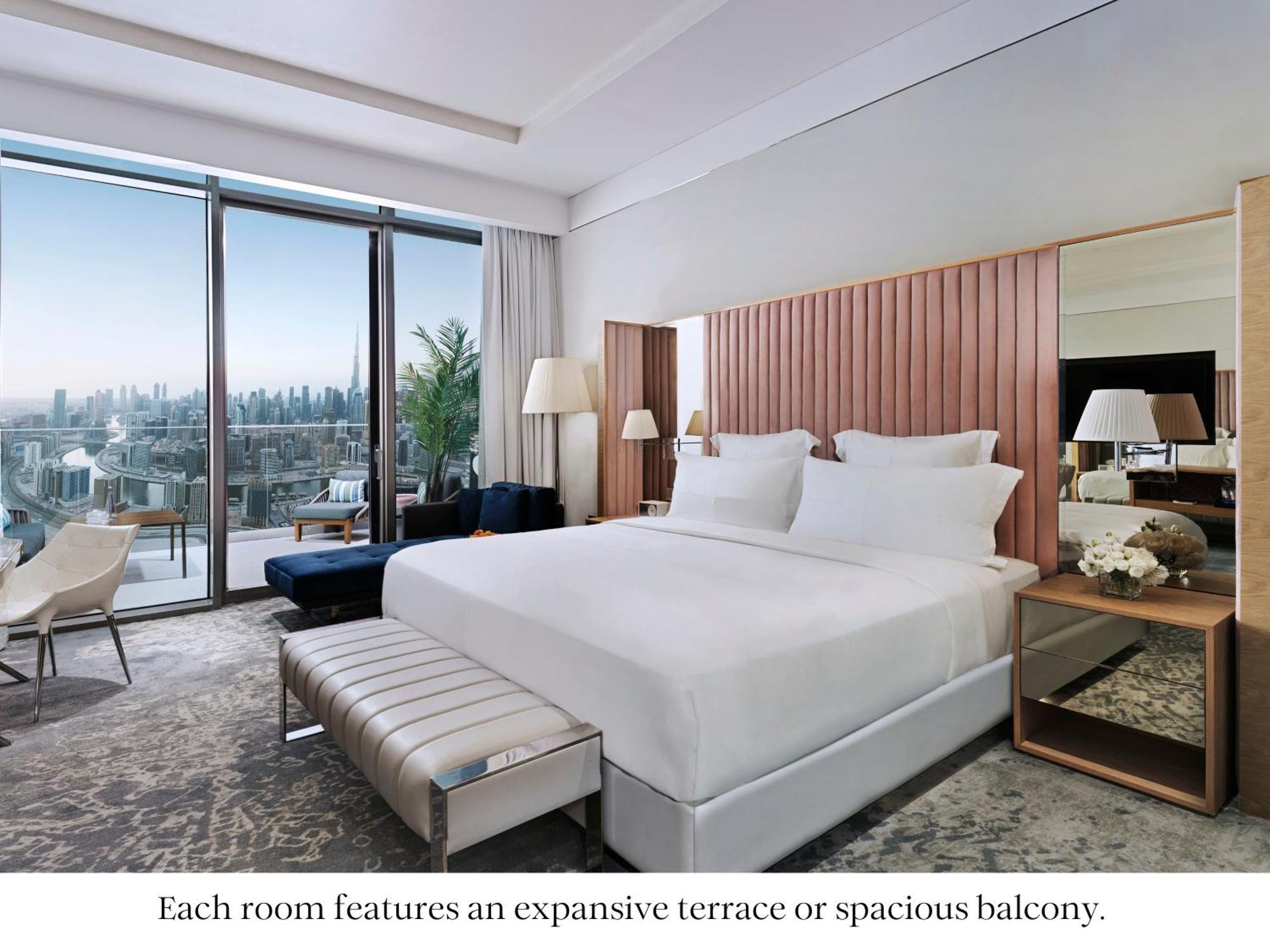 Signature King Room Burj Khalifa View