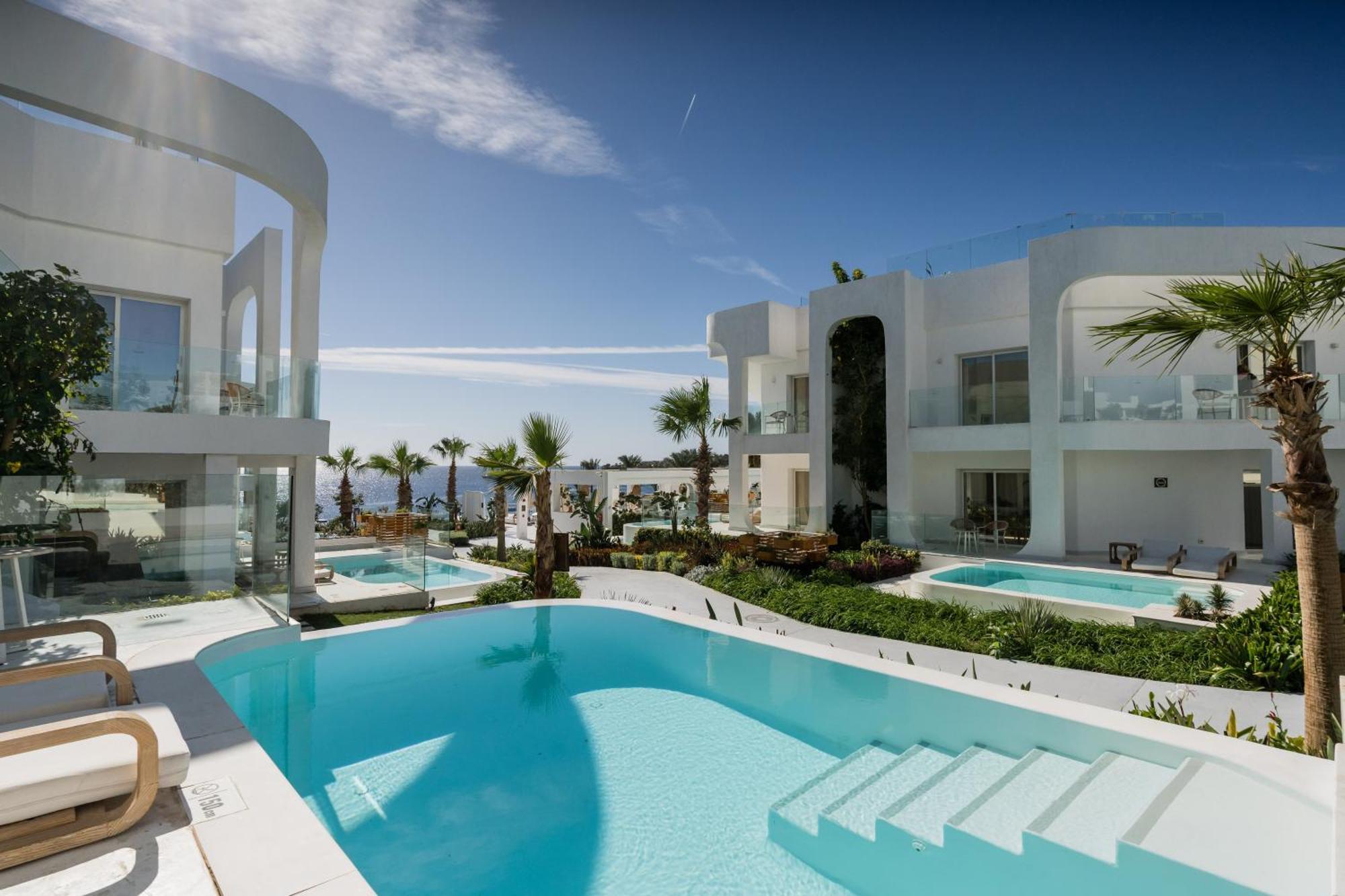 The Party Never Ends Pool Suite
