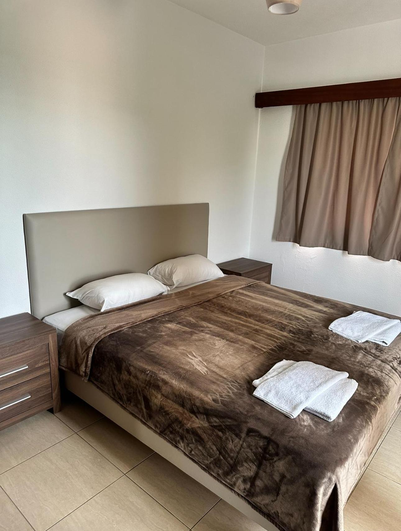 One-Bedroom Apartment Inland View