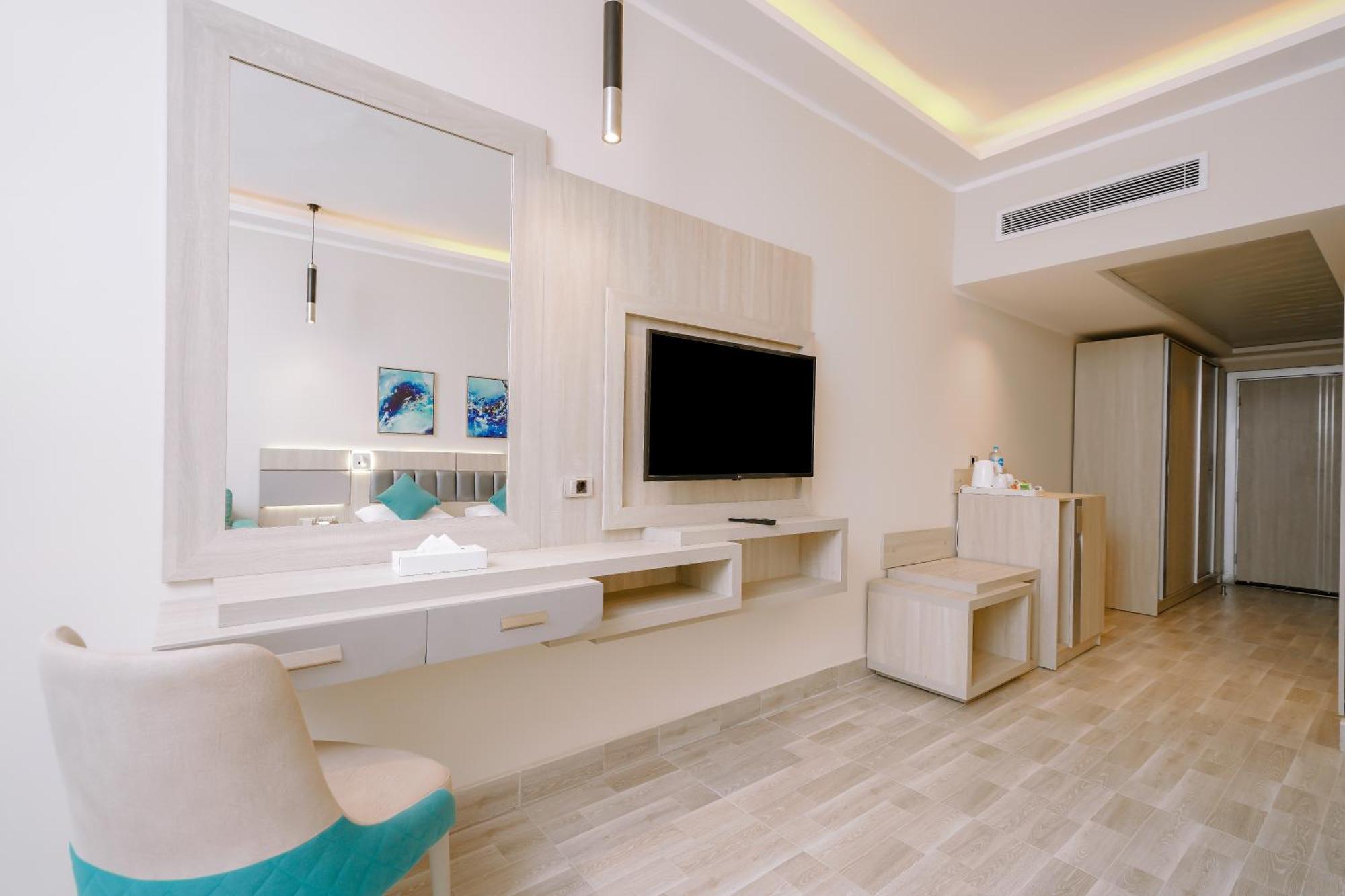 Double or Twin Room Sea View