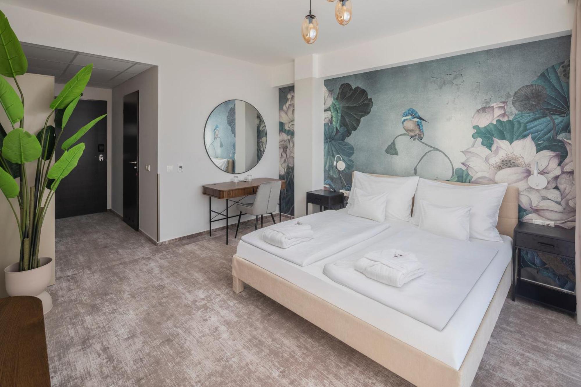 Standard Queen Room