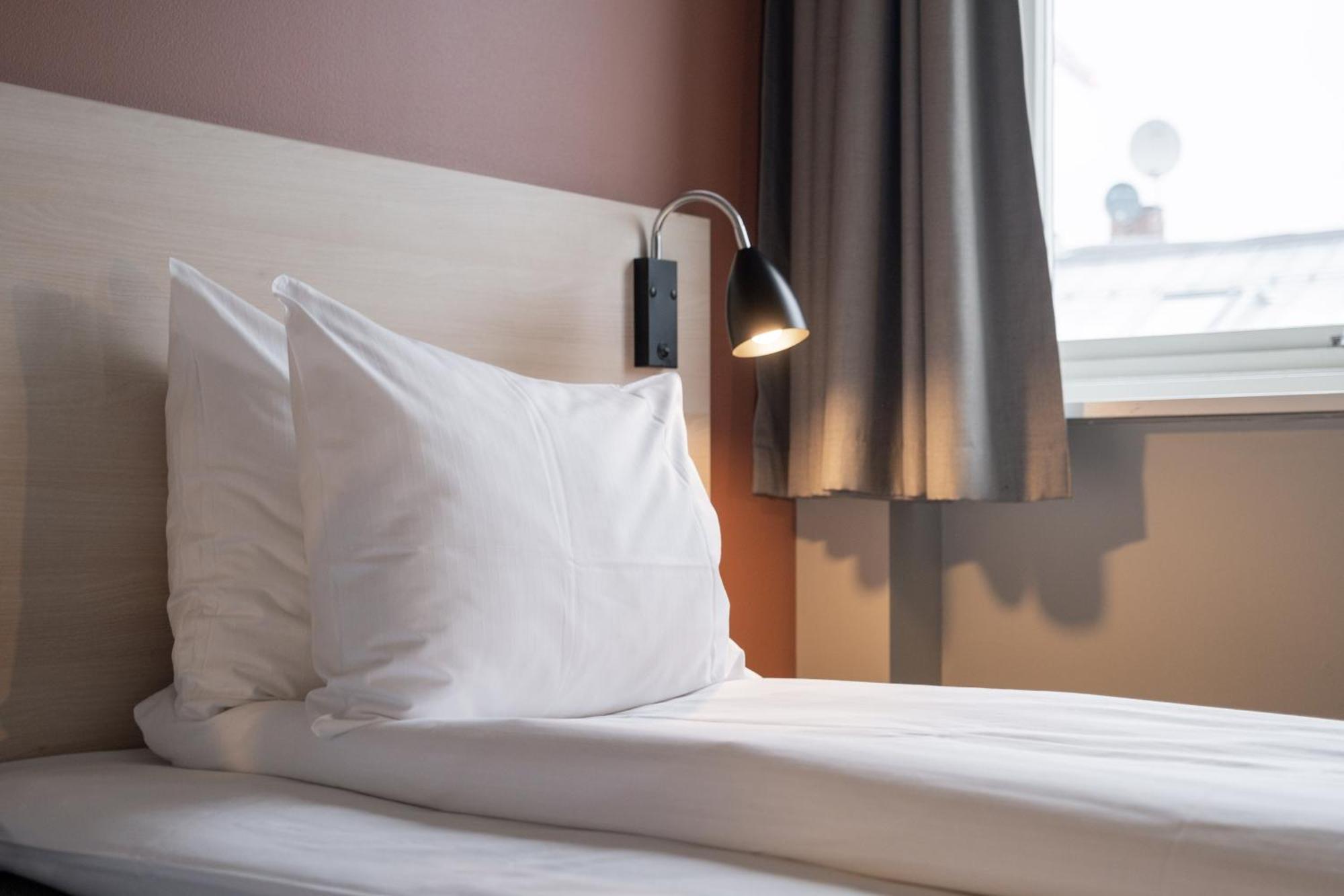 Small Single Room,1639572641:JPEG