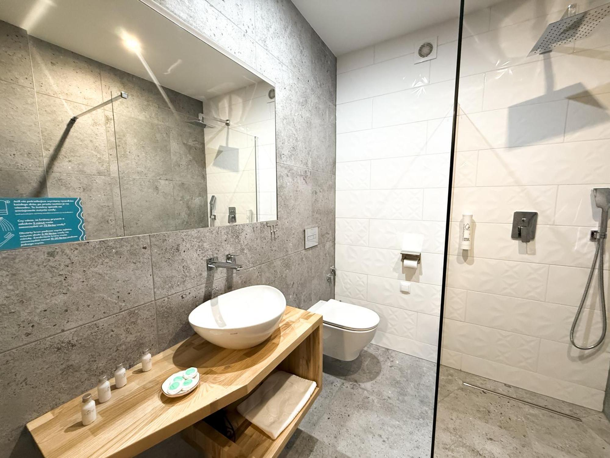 Apartament z 2 sypialniami i widokiem na jezioro