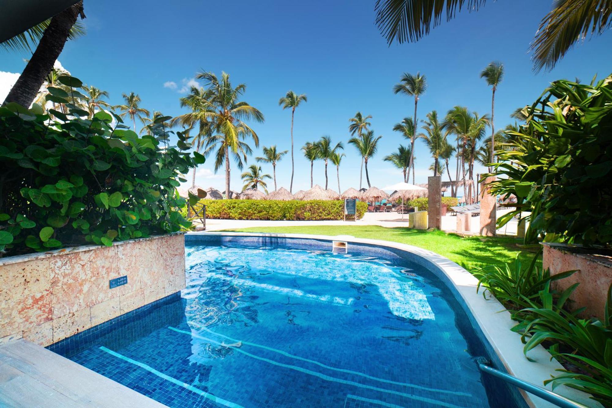 Luxury Swim Out Room Diamond Club