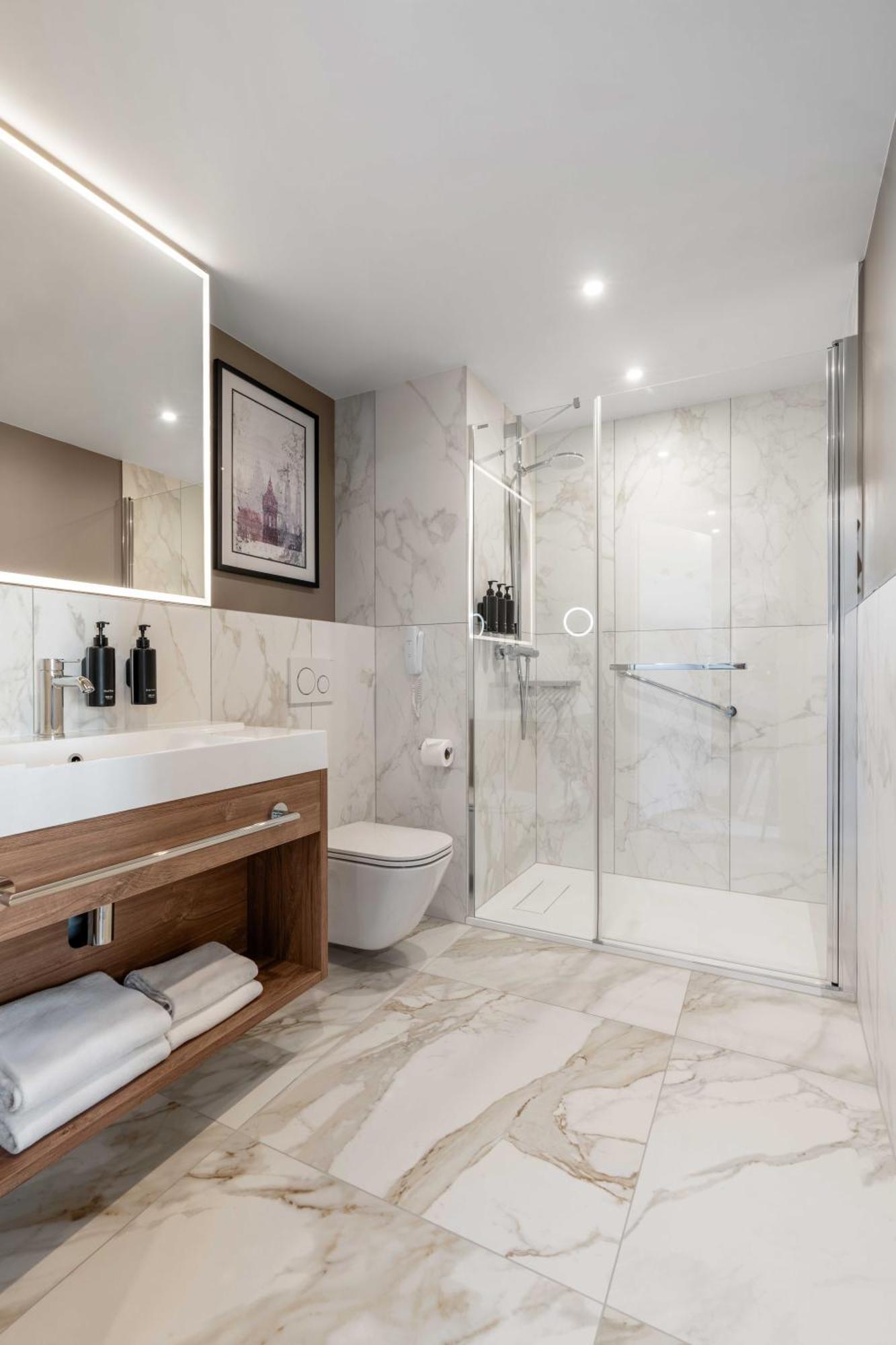 Junior King Suite,1642312890:JPEG