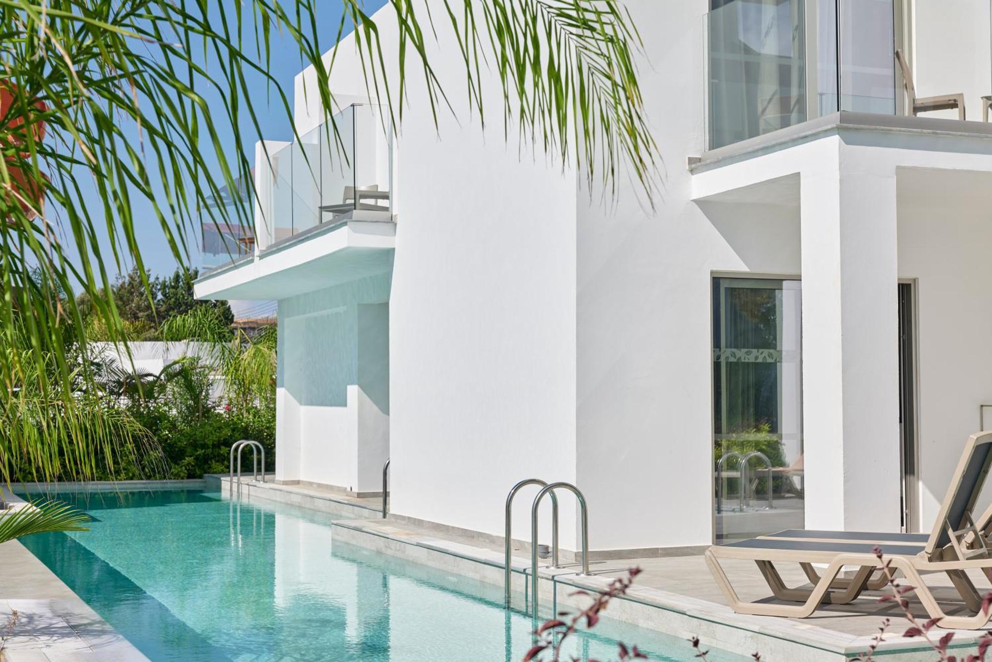 One Bedroom Family Swim up