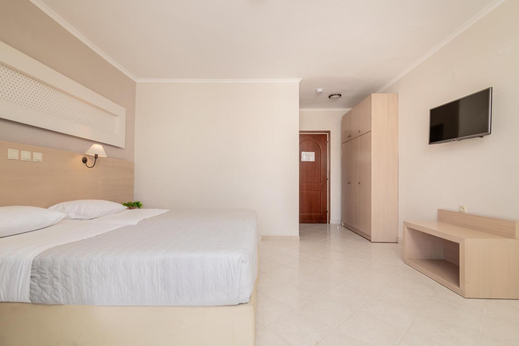 Standard Twin or Double Room Land View