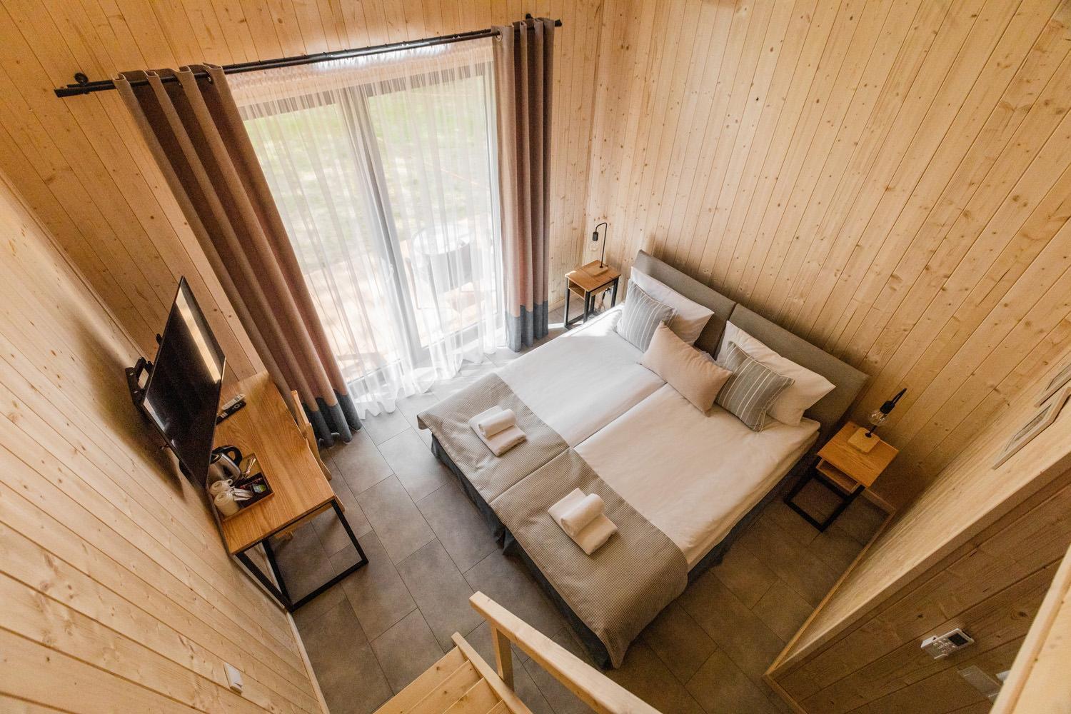 Chalet,1555427890:JPEG