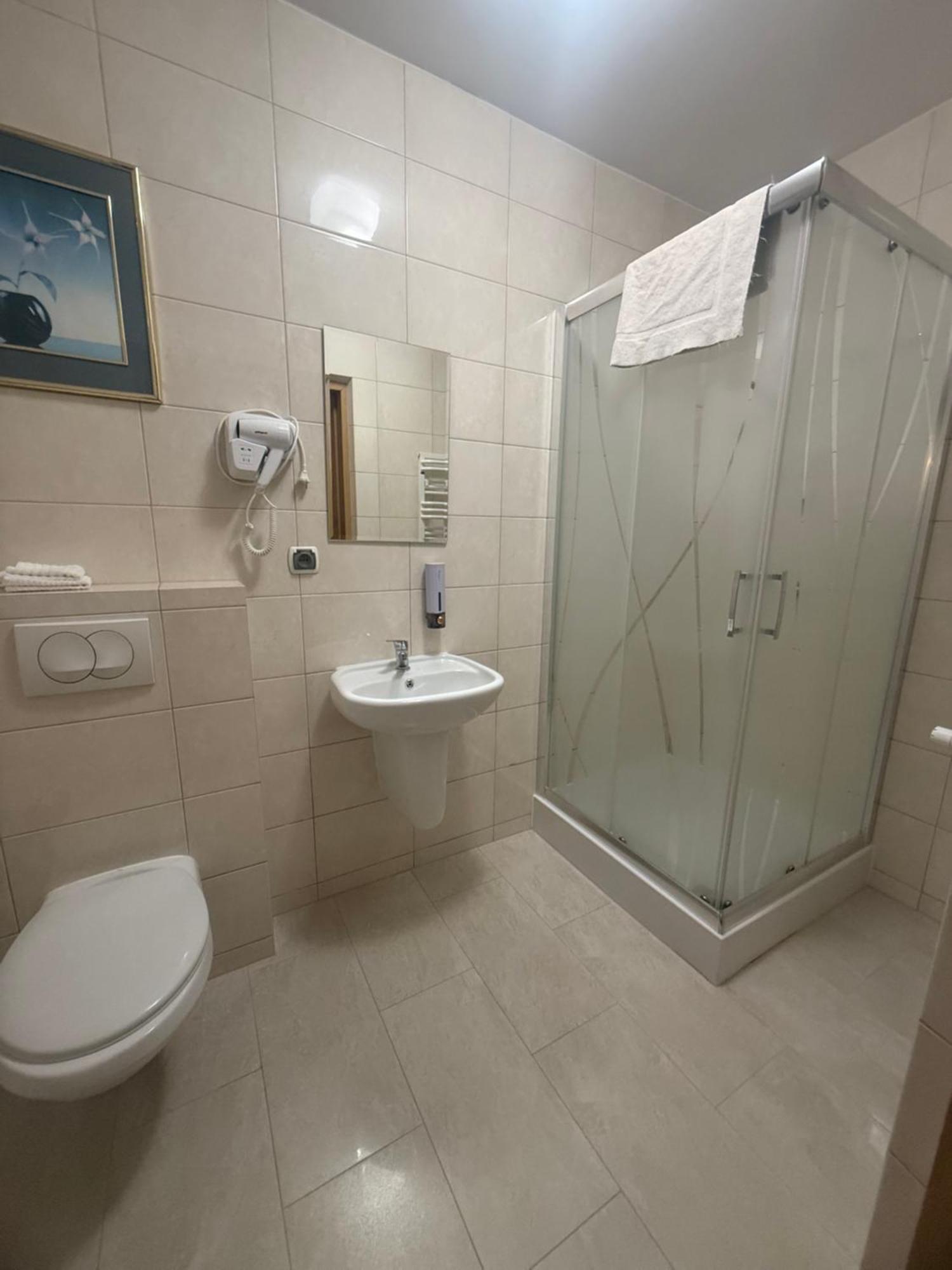 Twin Room,1641738207:JPEG