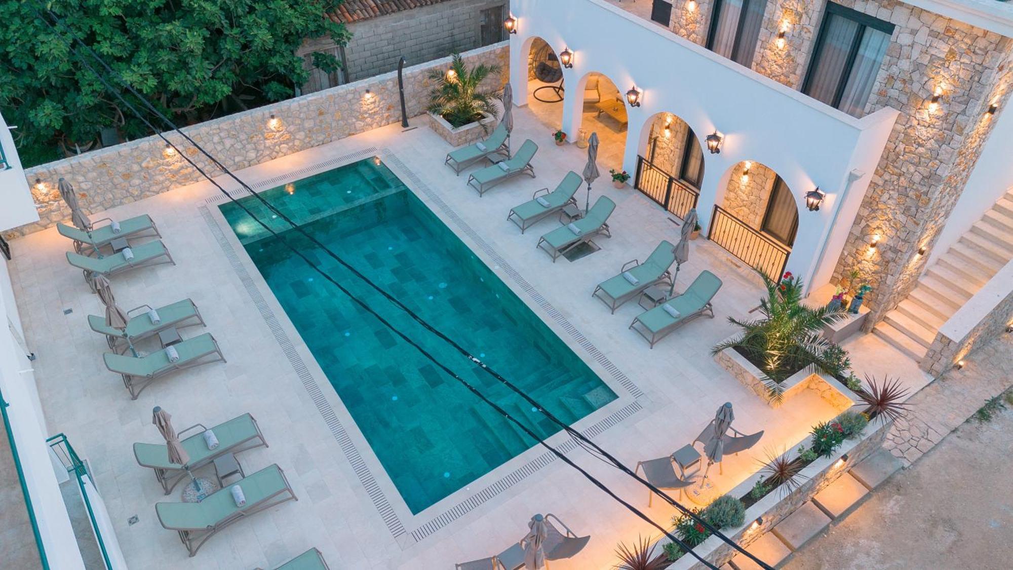 Queen Room Pool View