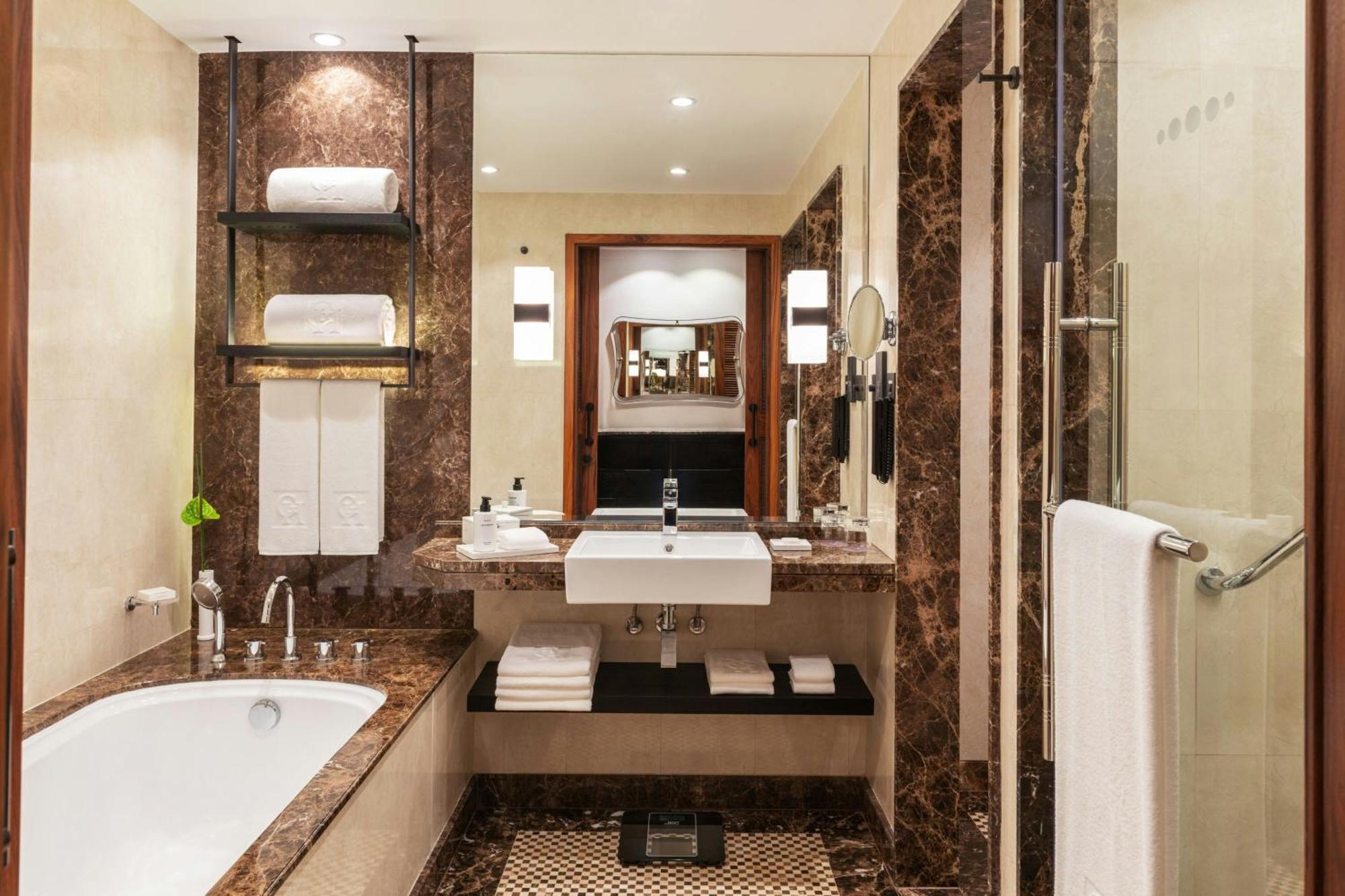 Deluxe Room Complimentary Resort Beach & Pool Access Guest room 1 King