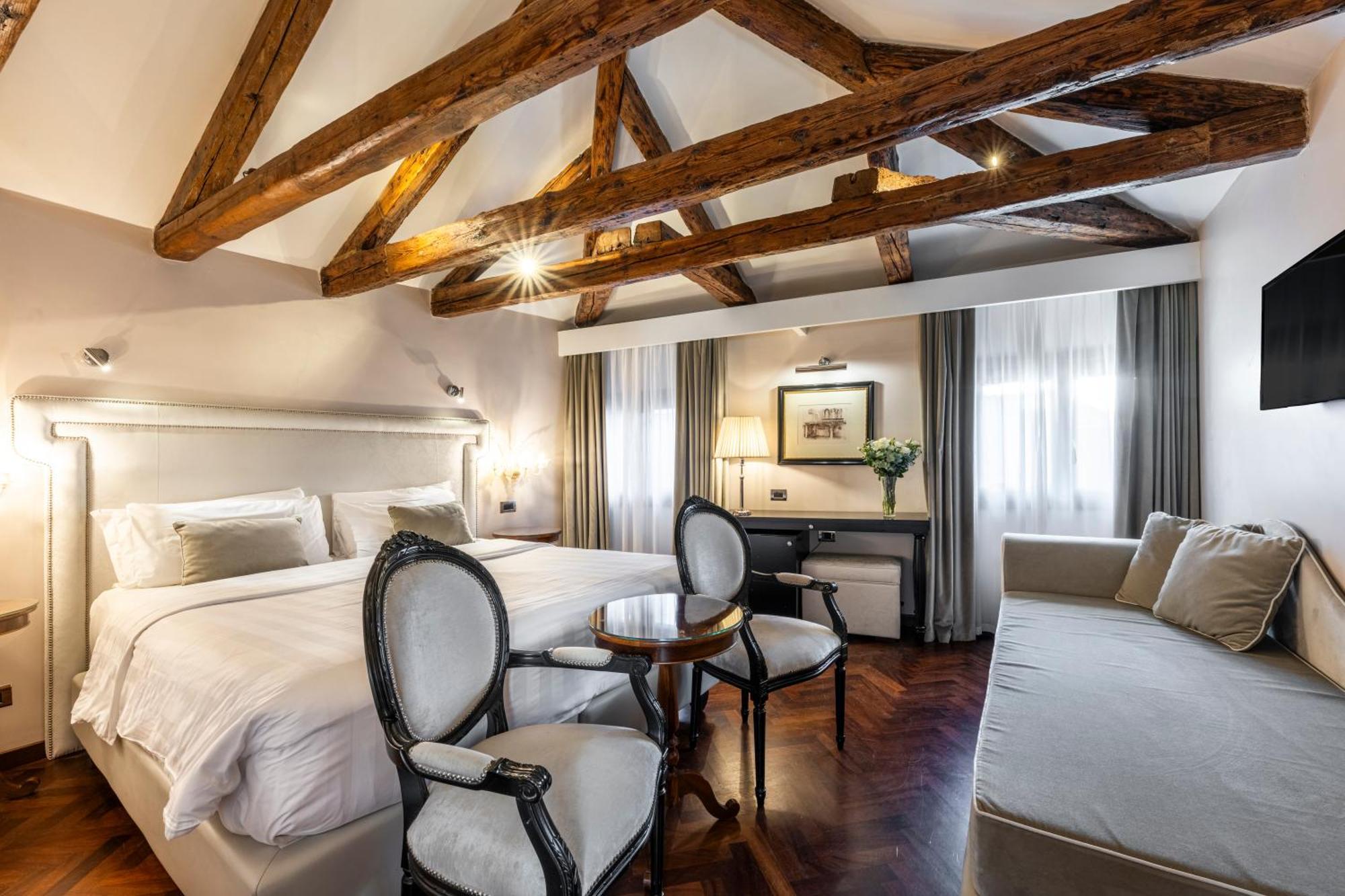 Apartament typu Junior Suite z widokiem na kanał