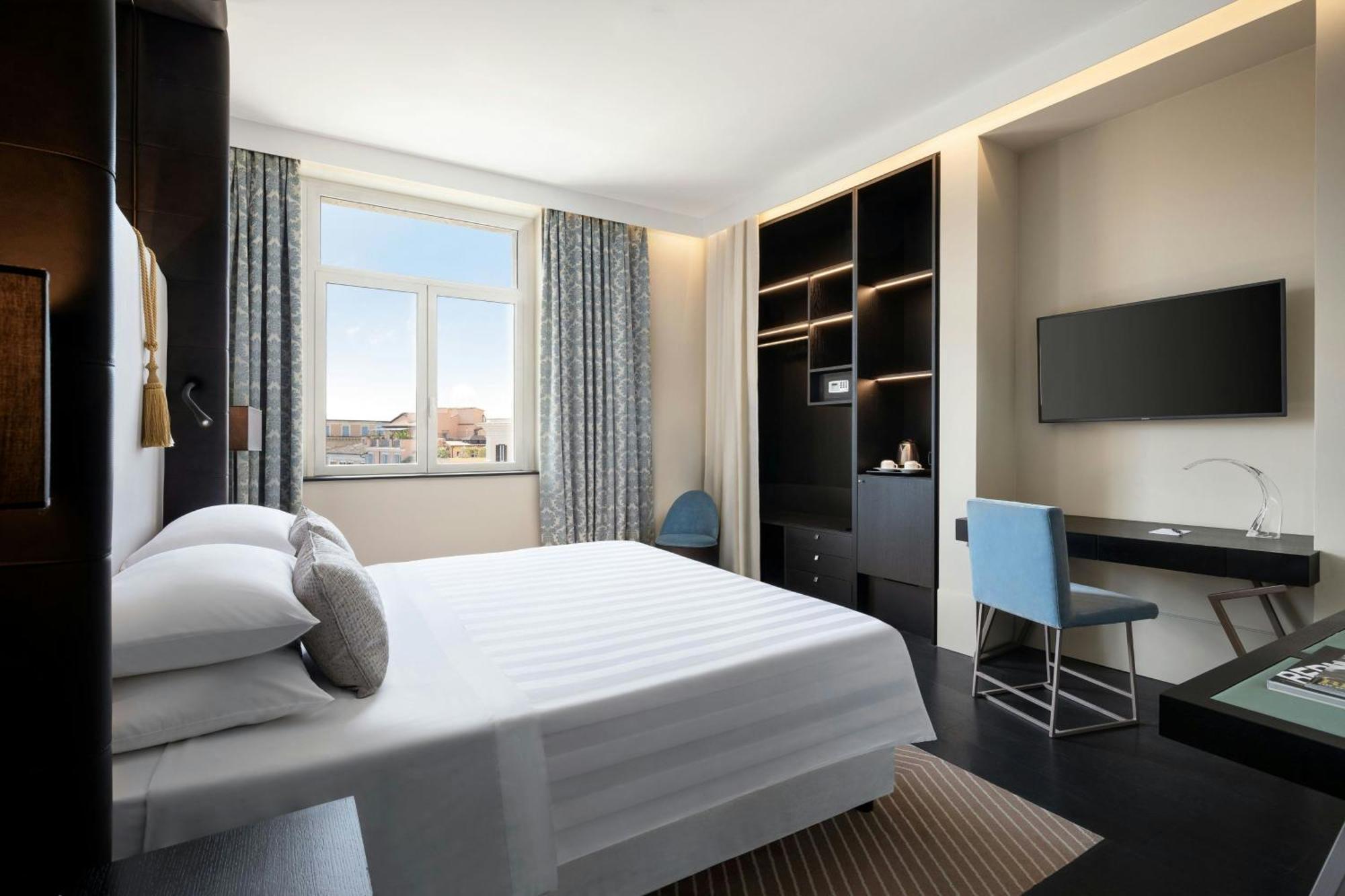 Pokój typu Executive Deluxe z łóżkiem typu king-size i widokiem na miasto