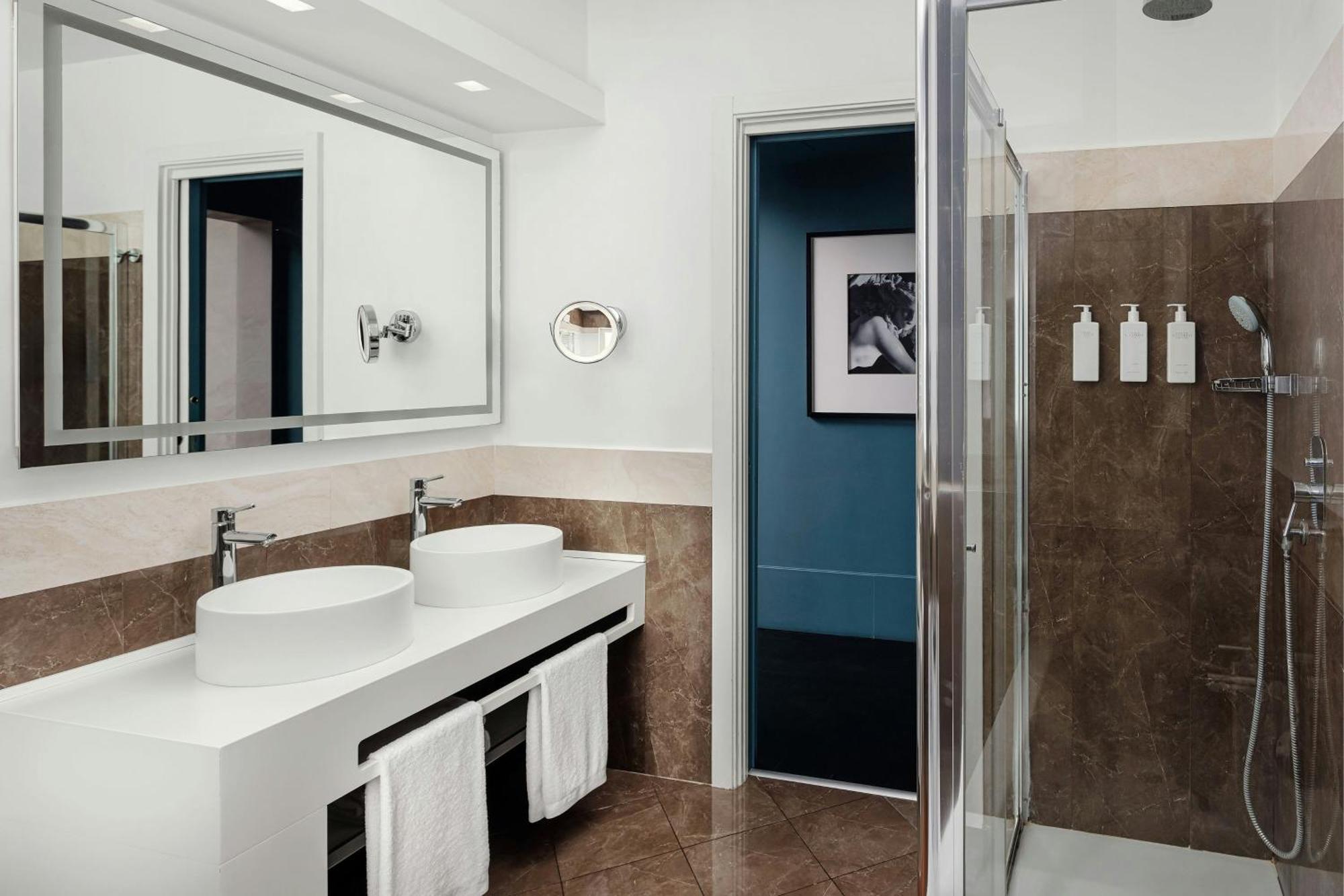 Apartament Signature Suite z 1 sypialnią z łóżkiem typu king-size i widokiem na miasto