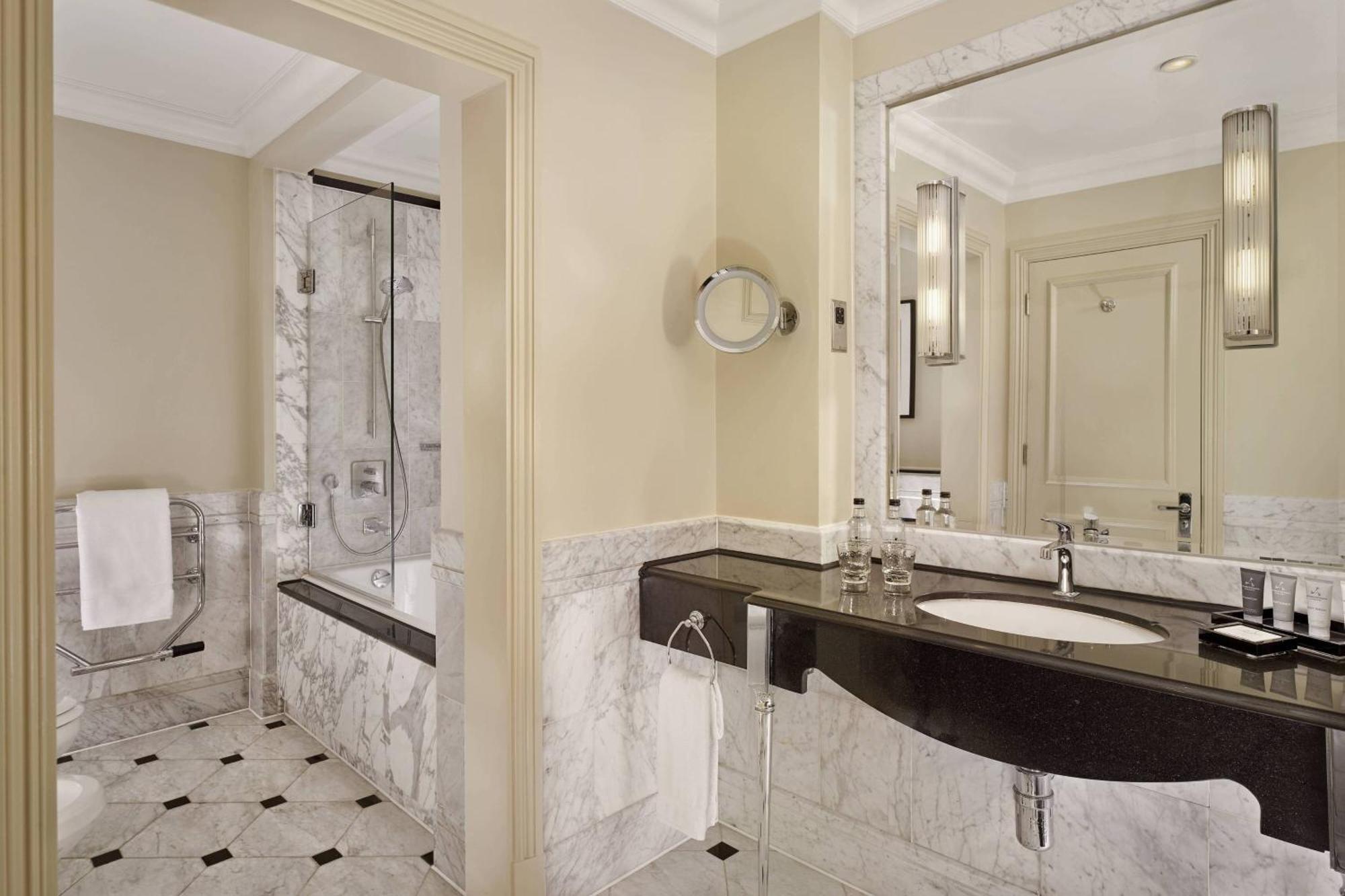 Deluxe Room, Guest room, 1 Queen,1643143557:JPEG
