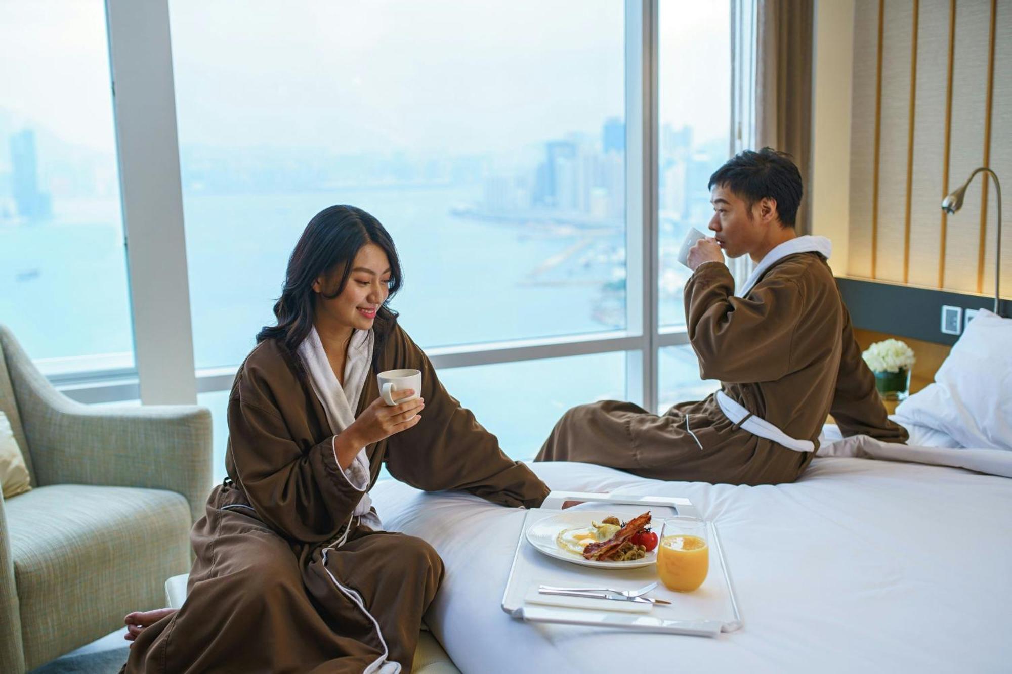 Deluxe King Suite Harbour View Executive Lounge Access