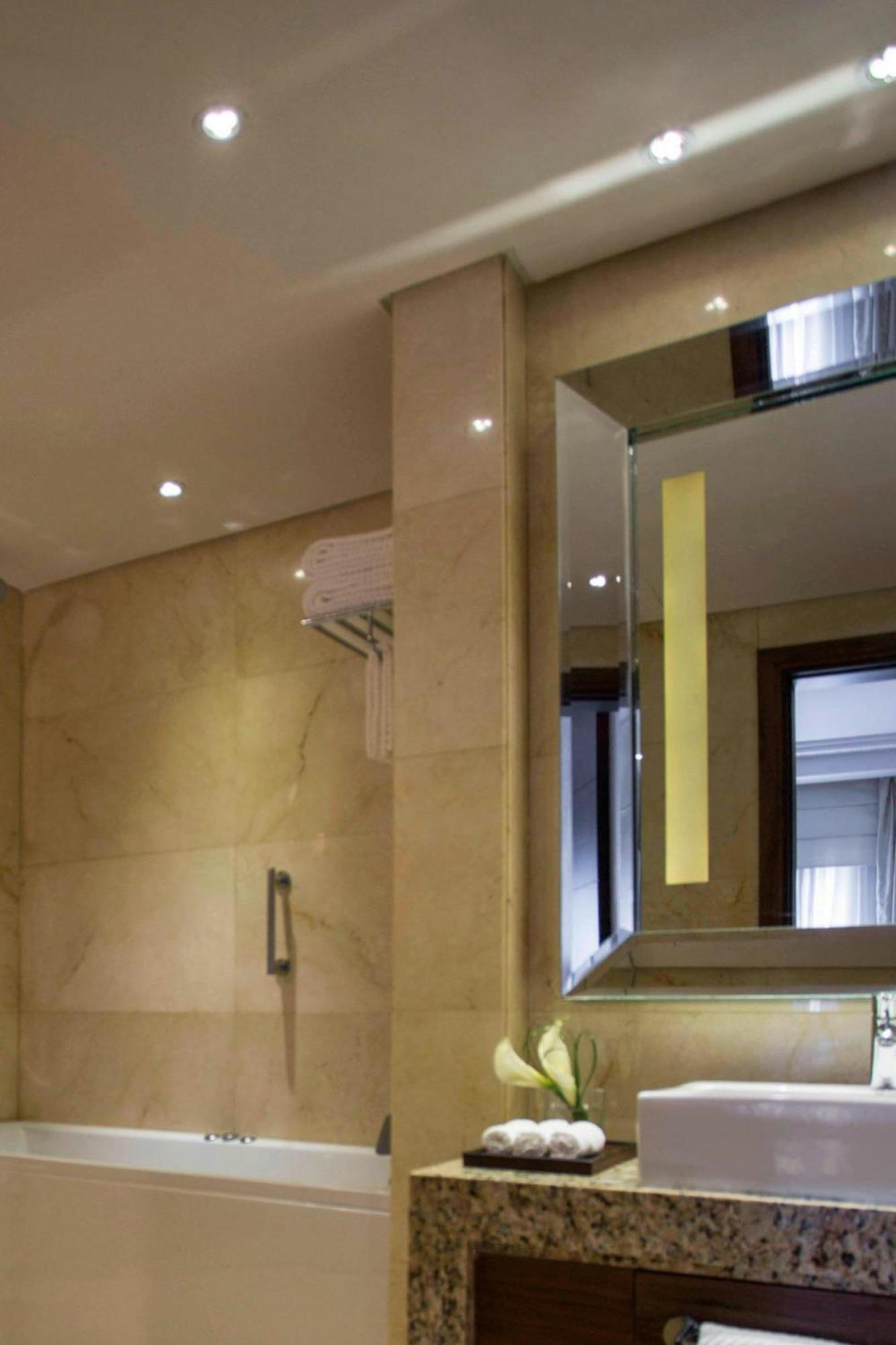 Executive Suite Club Lounge Access 1 King bed