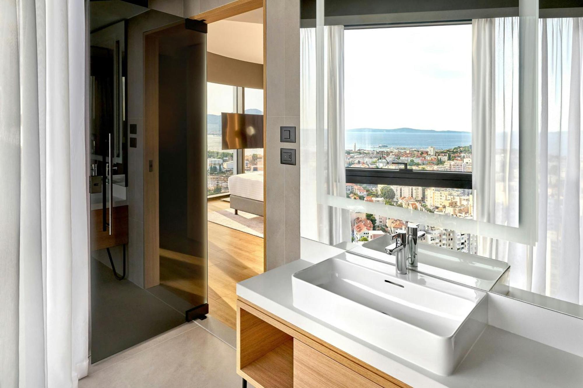 Premium Twin Room Sea View Corner