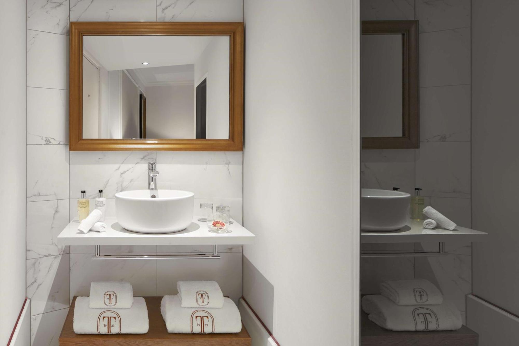 Small Superior Room Canal View