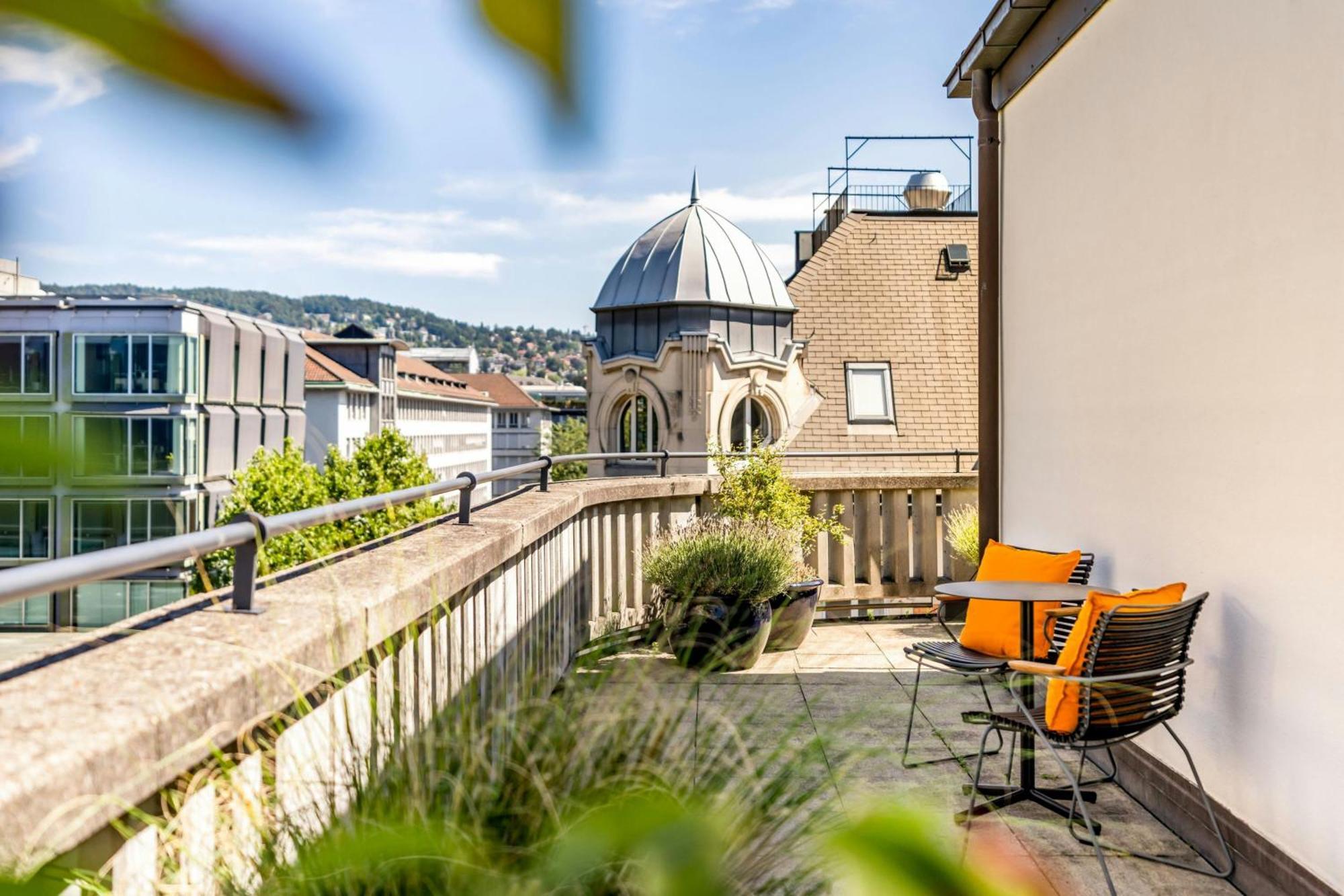 One-Bedroom King Suite Rooftop Terrace