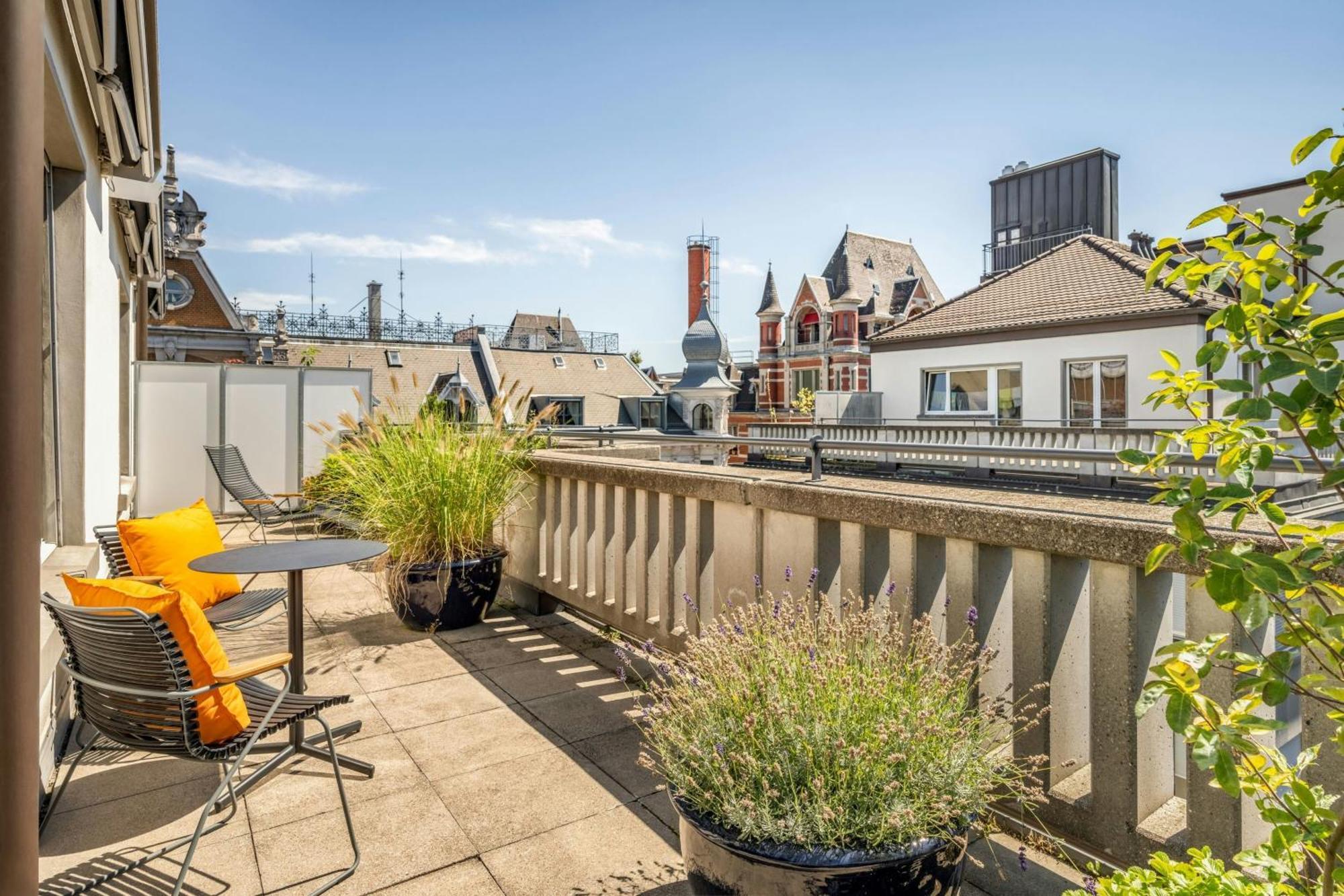 One-Bedroom King Suite Rooftop Terrace