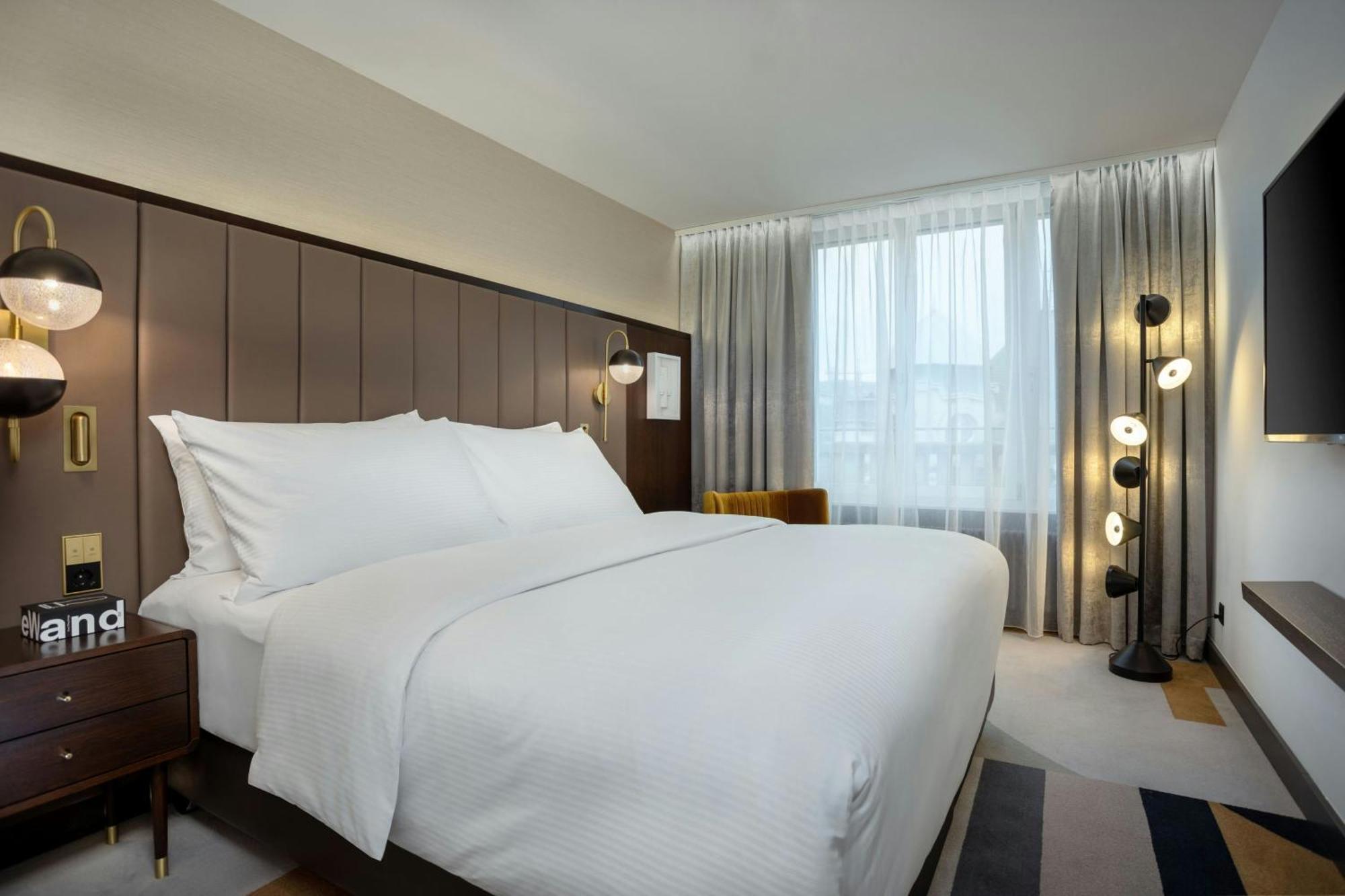 One-Bedroom King Suite Rooftop Terrace