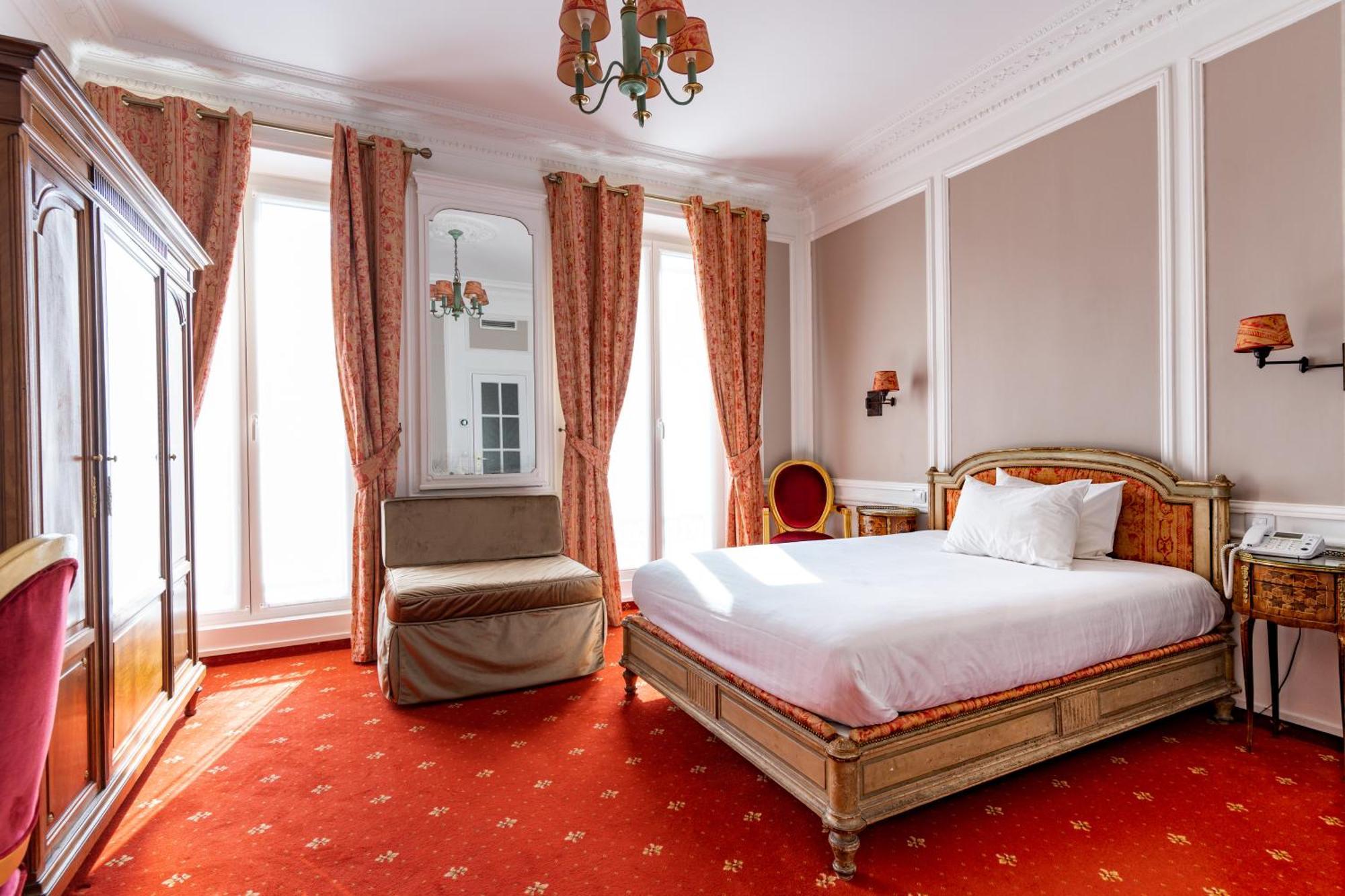 Superior Double Room Balcony Arc de Triomphe View