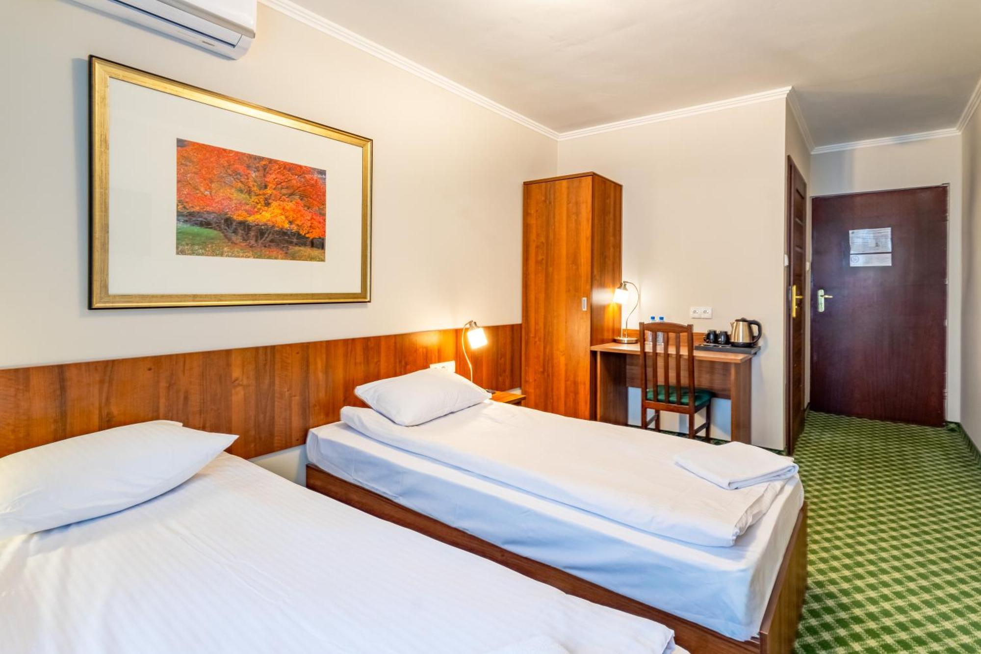 Twin Room with Air Condition,1644408404:JPEG