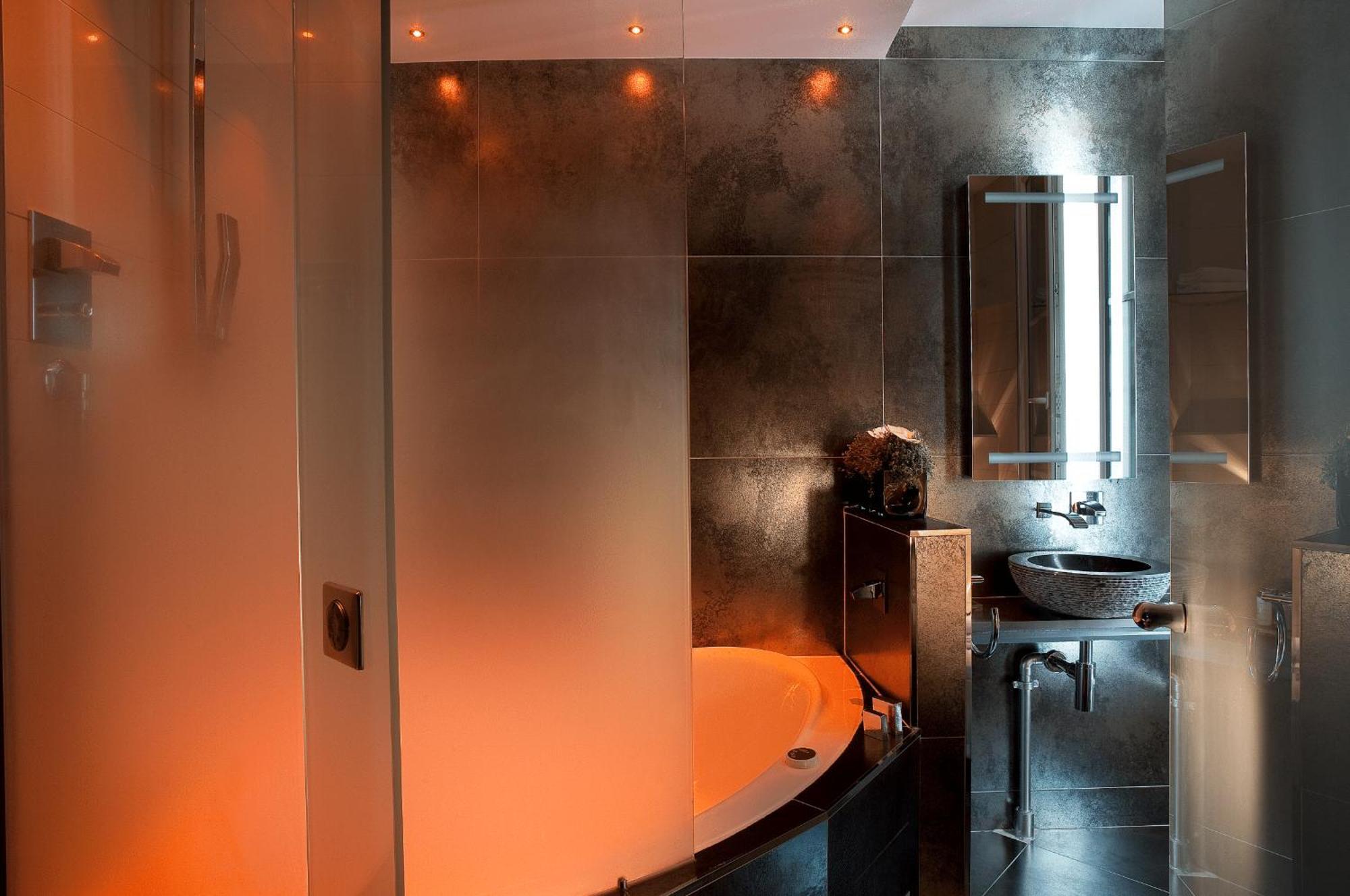 Double Room Opéra Garnier Jacuzzi