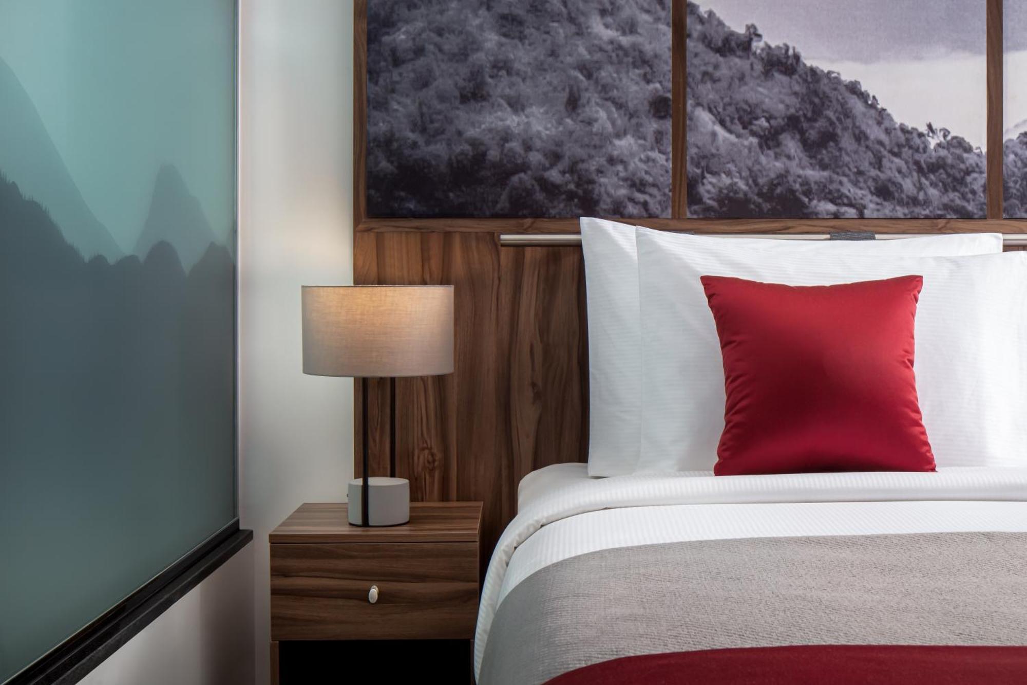 Superior Twin Room including Soluna Beach Club Access on Palm Jumeirah early check at 11am late check out at 4pm on Food & Beverage valid until 30th September 2026