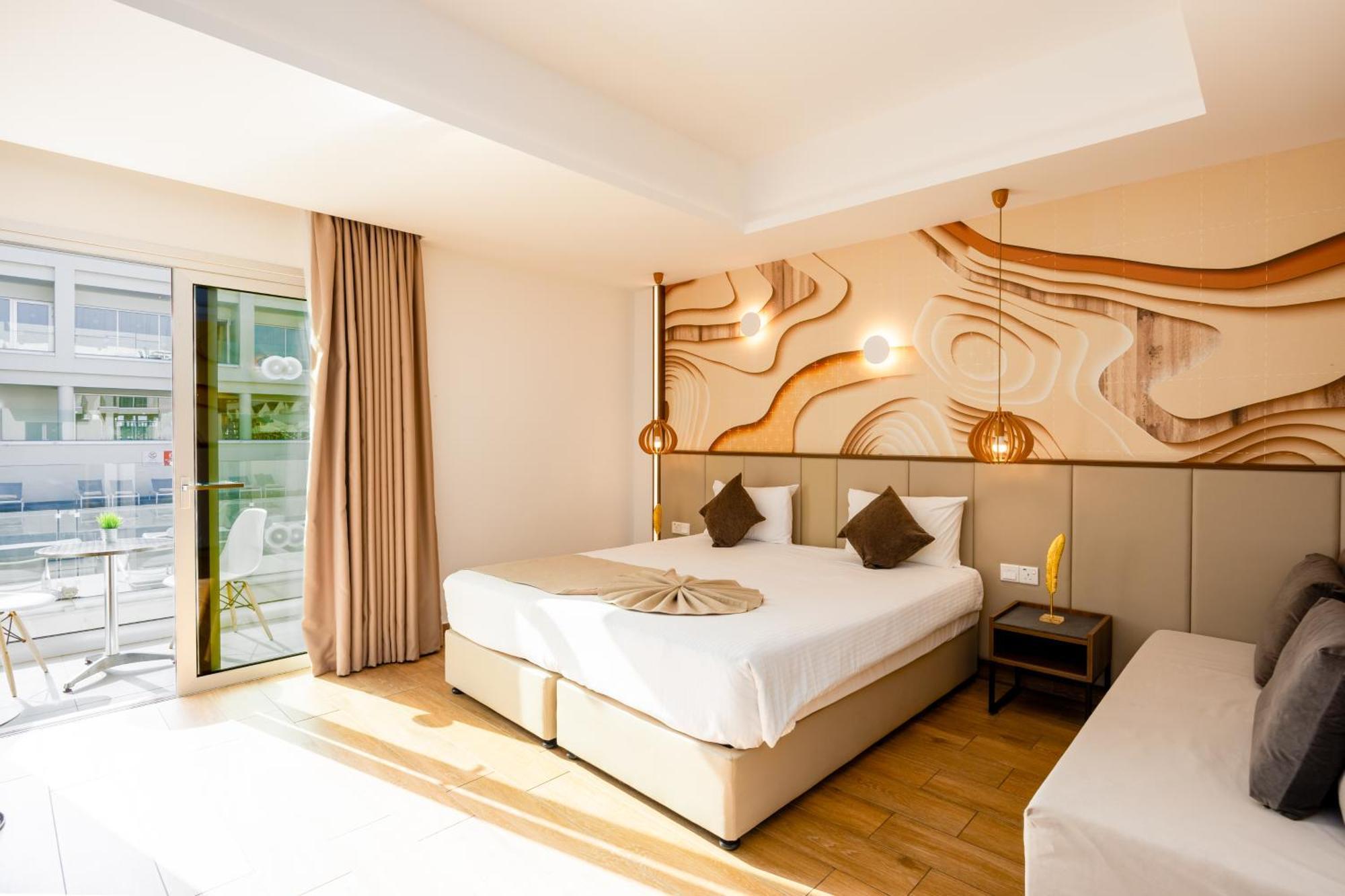 Deluxe Family Room